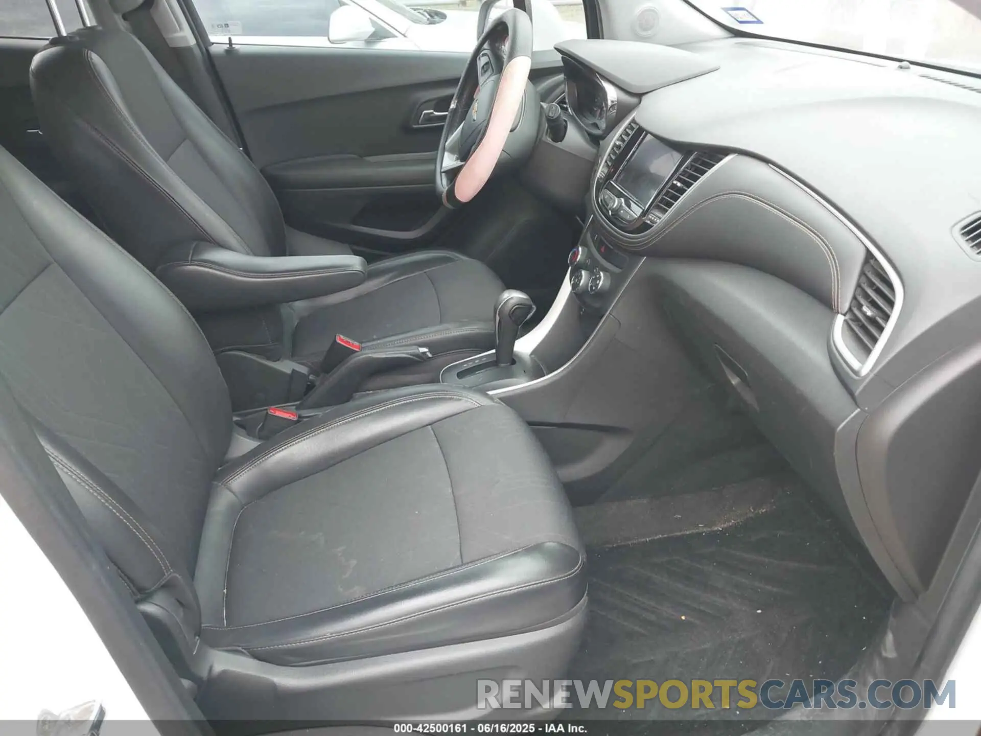 5 Photograph of a damaged car KL7CJLSB1LB058487 CHEVROLET TRAX 2020