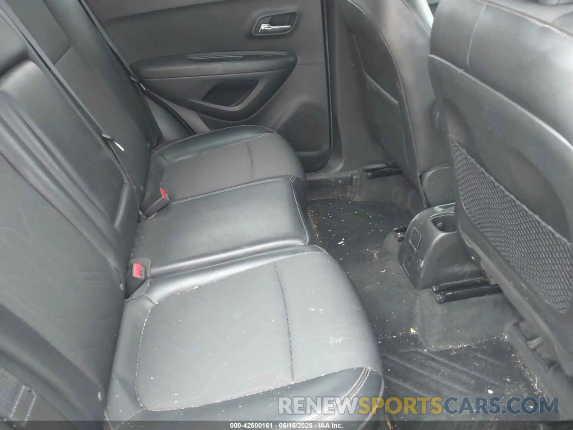 8 Photograph of a damaged car KL7CJLSB1LB058487 CHEVROLET TRAX 2020