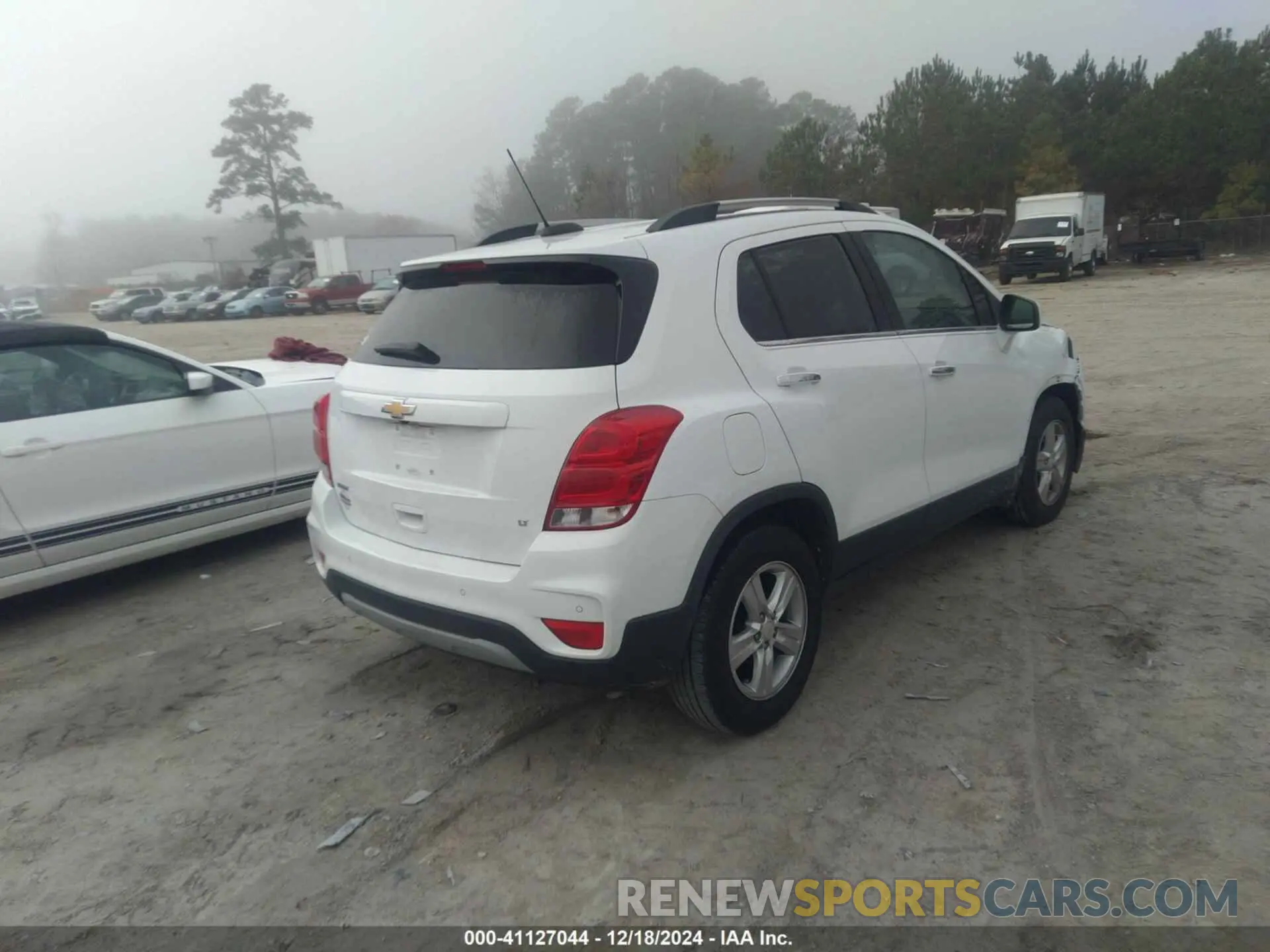 4 Photograph of a damaged car KL7CJLSB1LB075192 CHEVROLET TRAX 2020