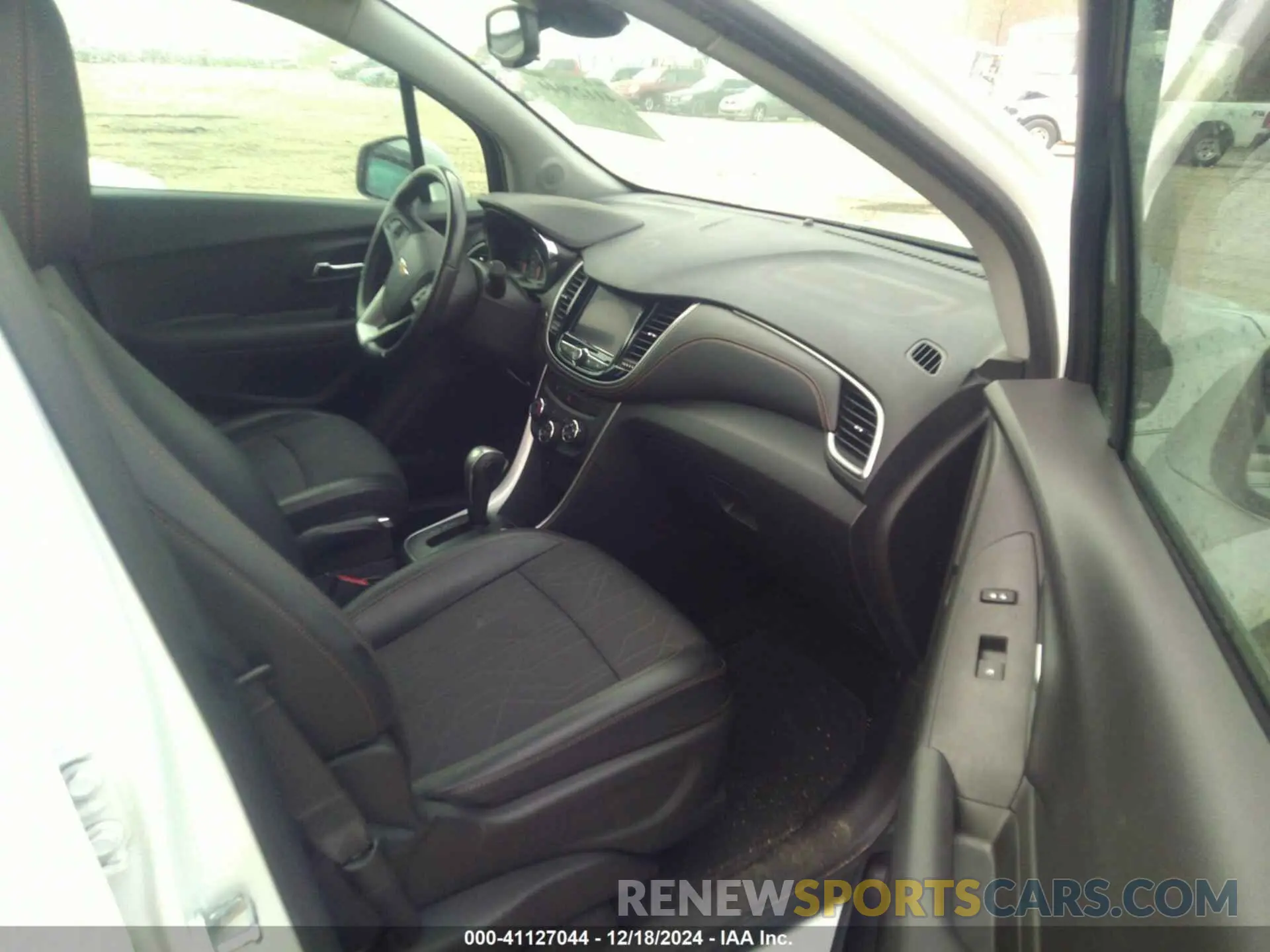 5 Photograph of a damaged car KL7CJLSB1LB075192 CHEVROLET TRAX 2020