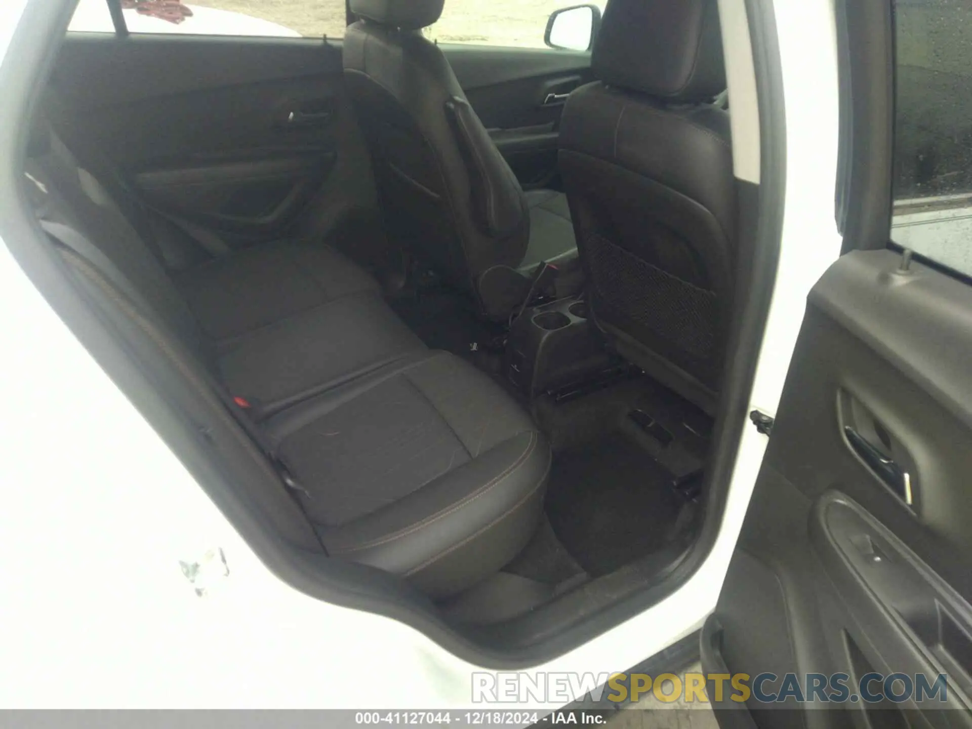 8 Photograph of a damaged car KL7CJLSB1LB075192 CHEVROLET TRAX 2020