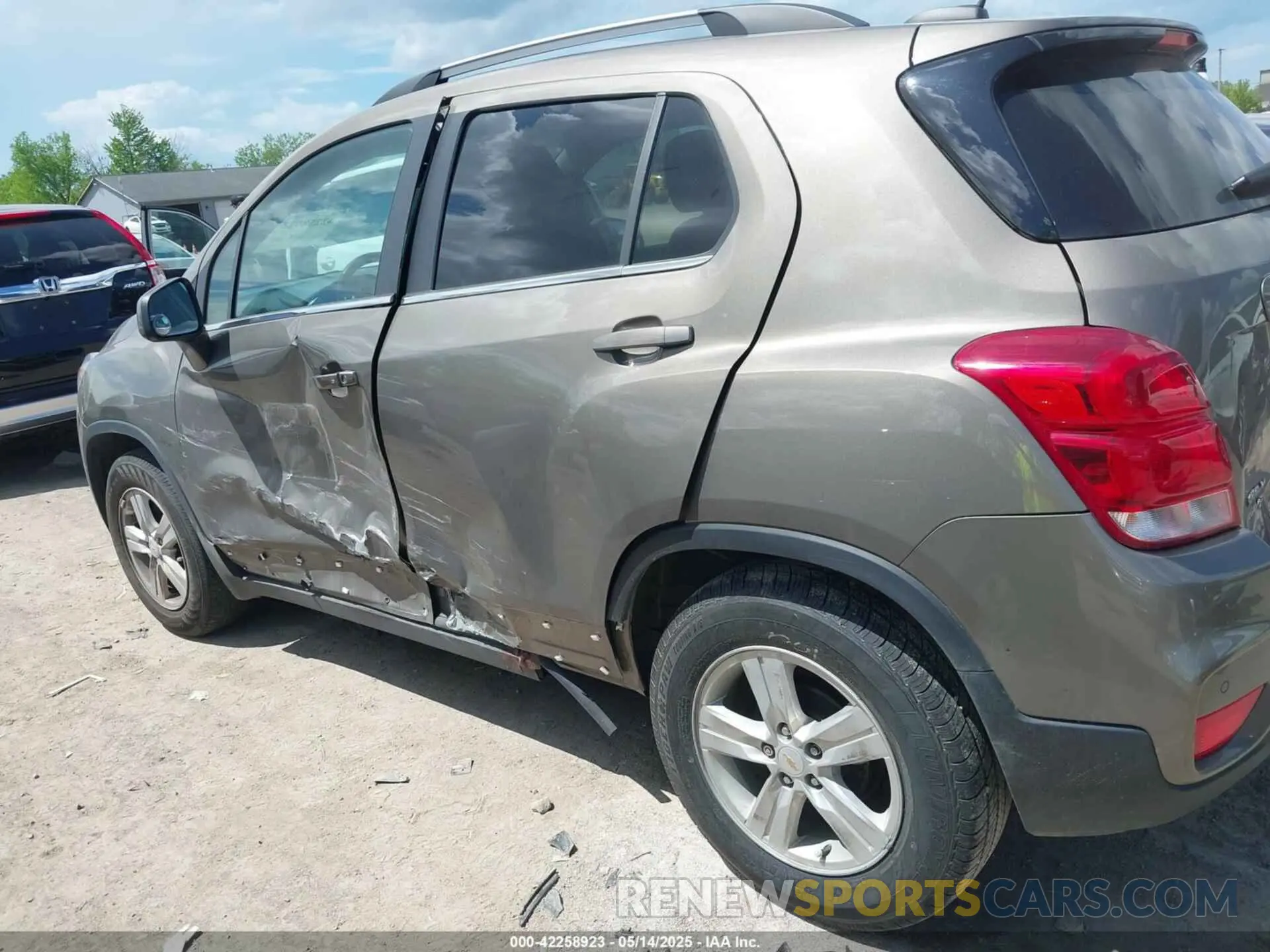 14 Photograph of a damaged car KL7CJLSB1LB336157 CHEVROLET TRAX 2020