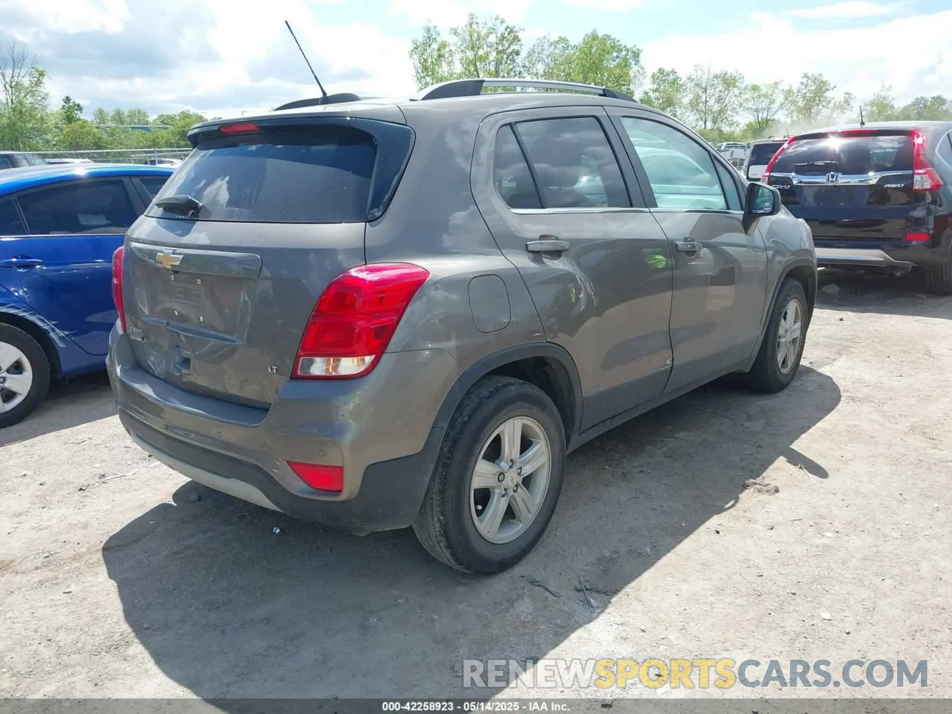 4 Photograph of a damaged car KL7CJLSB1LB336157 CHEVROLET TRAX 2020
