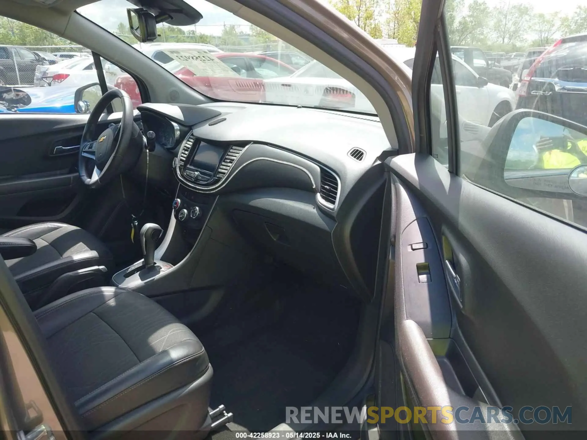 5 Photograph of a damaged car KL7CJLSB1LB336157 CHEVROLET TRAX 2020