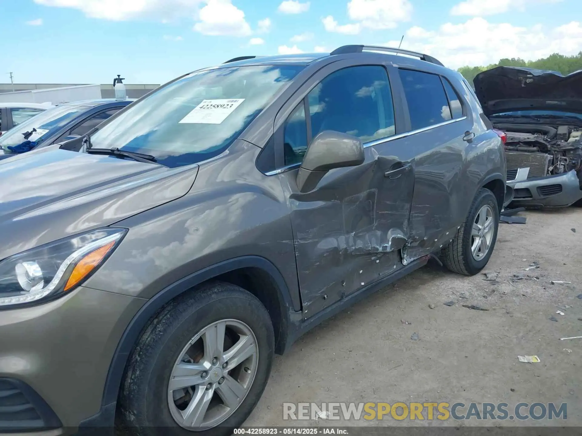 6 Photograph of a damaged car KL7CJLSB1LB336157 CHEVROLET TRAX 2020