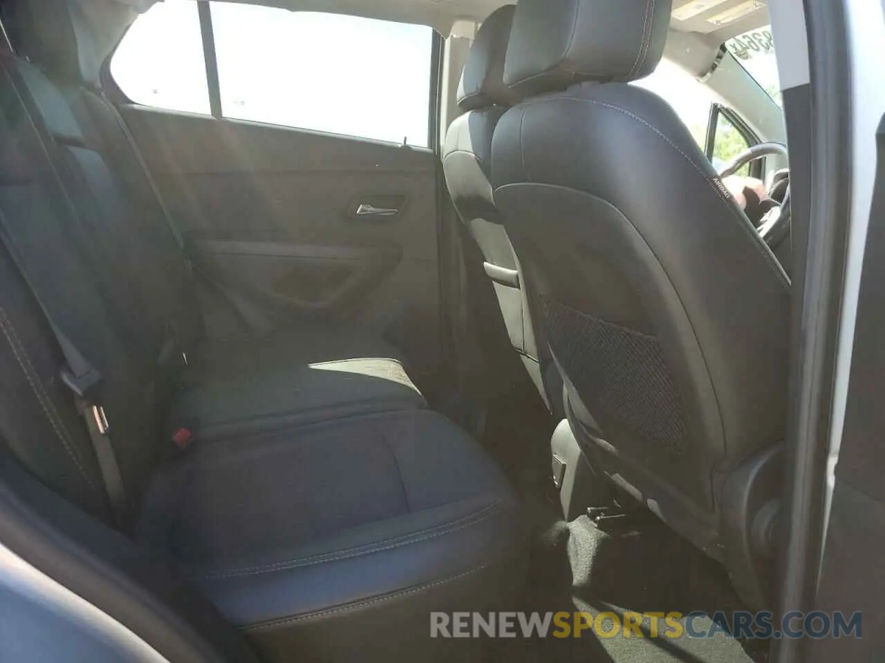 11 Photograph of a damaged car KL7CJLSB2LB001554 CHEVROLET TRAX 2020
