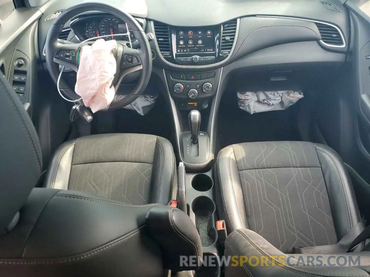 8 Photograph of a damaged car KL7CJLSB2LB001554 CHEVROLET TRAX 2020