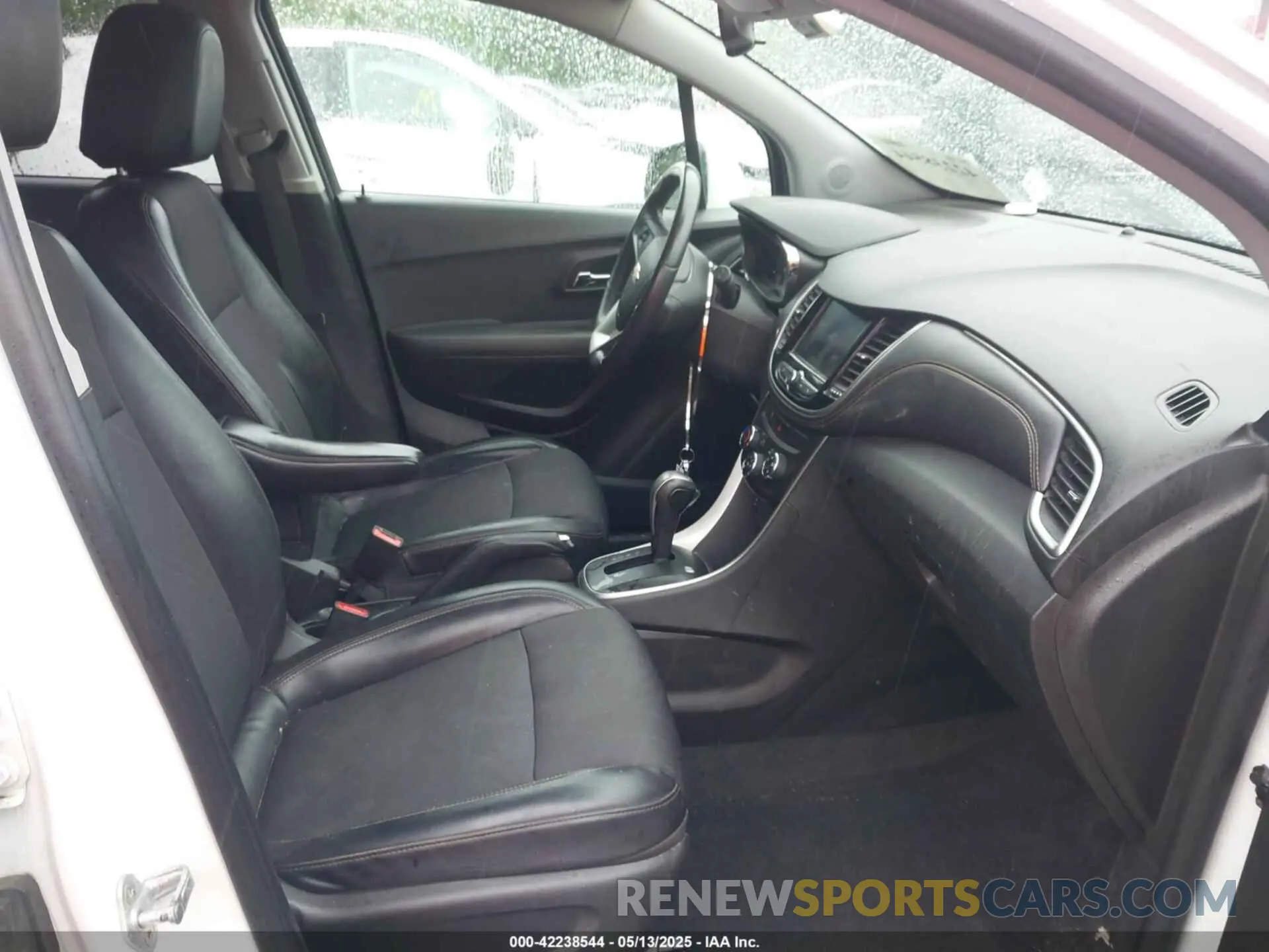 5 Photograph of a damaged car KL7CJLSB2LB006897 CHEVROLET TRAX 2020