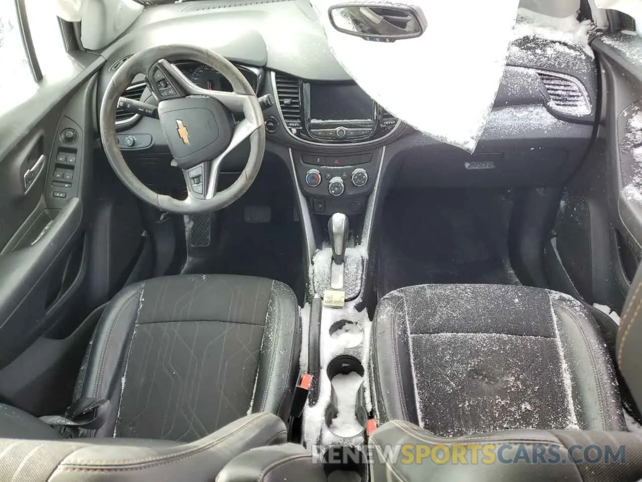 8 Photograph of a damaged car KL7CJLSB2LB007791 CHEVROLET TRAX 2020