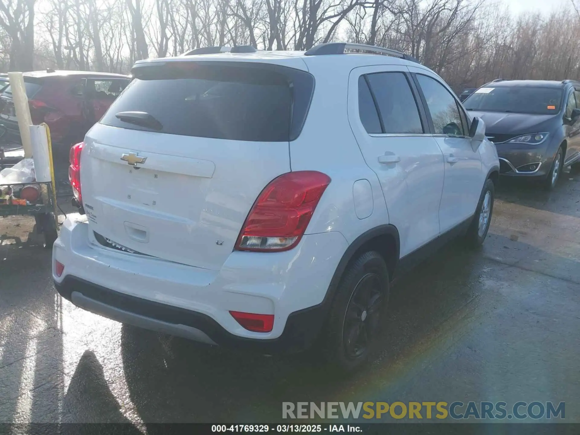 4 Photograph of a damaged car KL7CJLSB2LB322171 CHEVROLET TRAX 2020