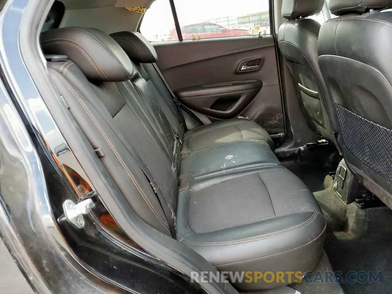 11 Photograph of a damaged car KL7CJLSB2LB336829 CHEVROLET TRAX 2020