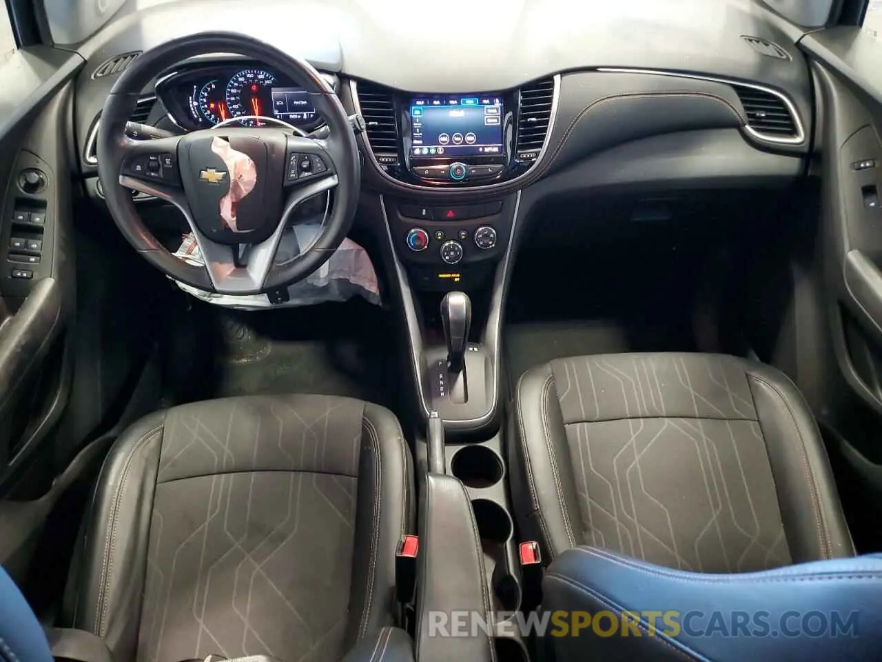 8 Photograph of a damaged car KL7CJLSB3LB015690 CHEVROLET TRAX 2020