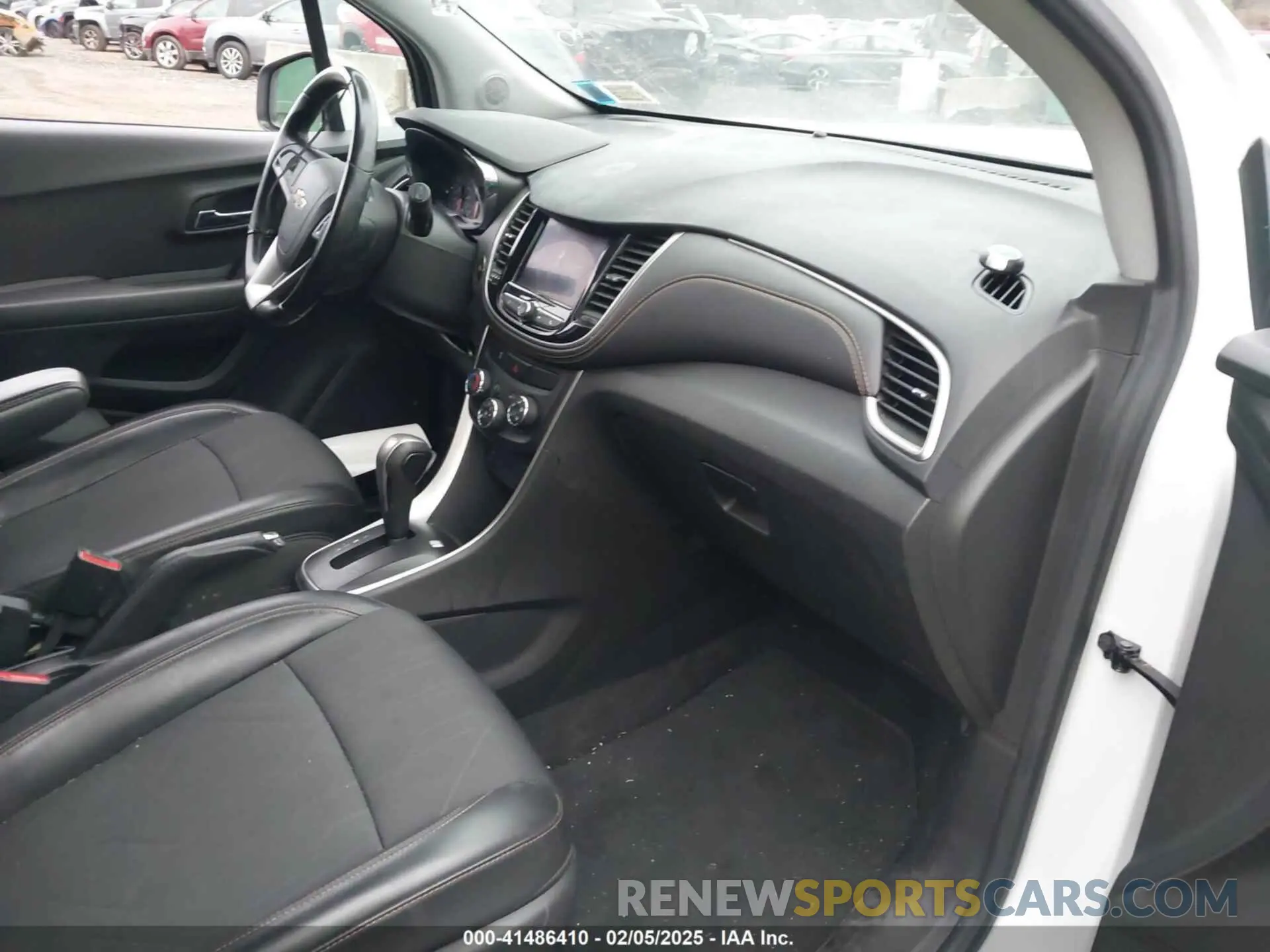 5 Photograph of a damaged car KL7CJLSB3LB058250 CHEVROLET TRAX 2020