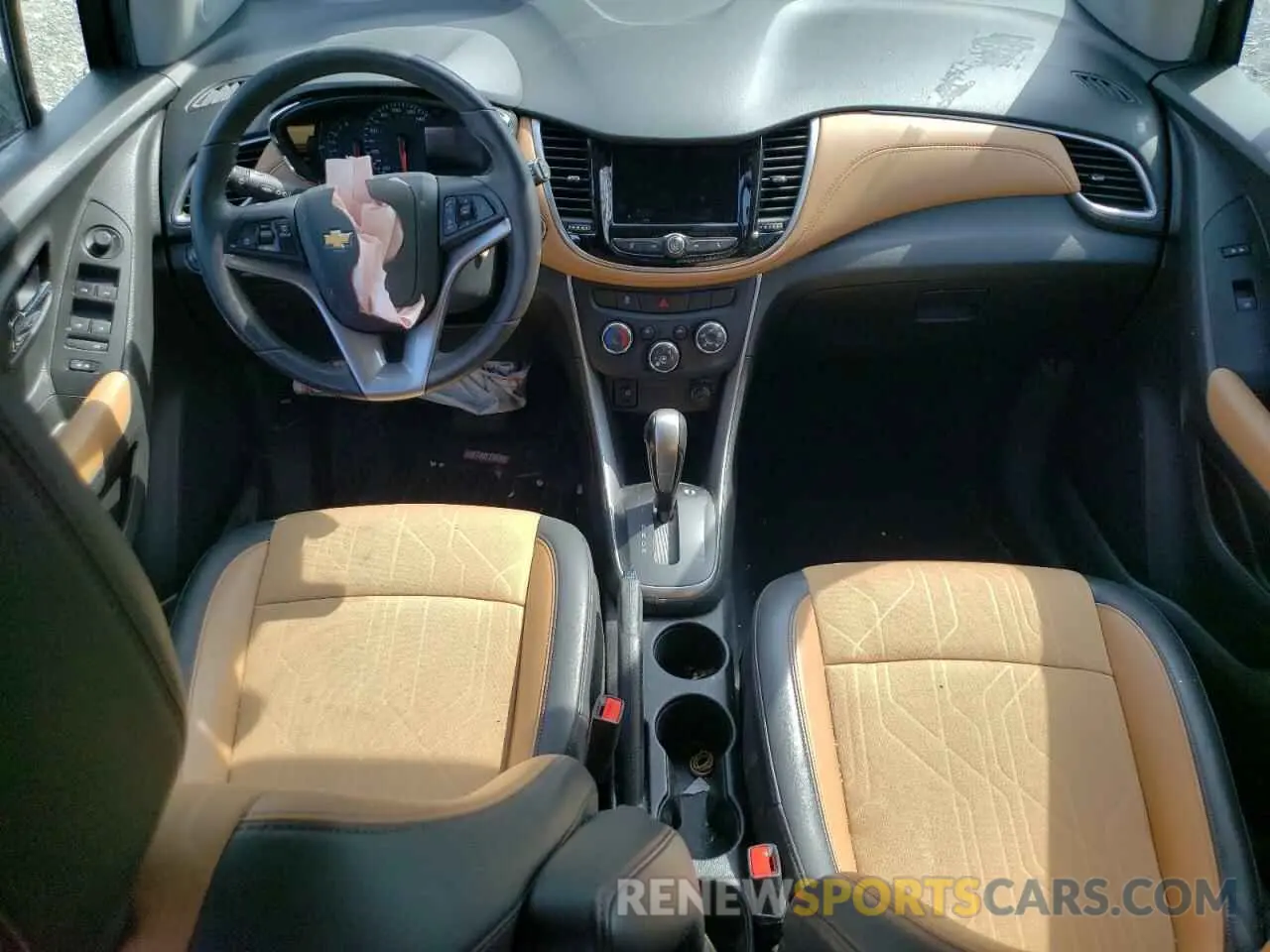 8 Photograph of a damaged car KL7CJLSB3LB343319 CHEVROLET TRAX 2020