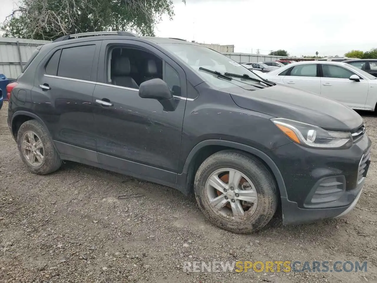 4 Photograph of a damaged car KL7CJLSB4LB027556 CHEVROLET TRAX 2020