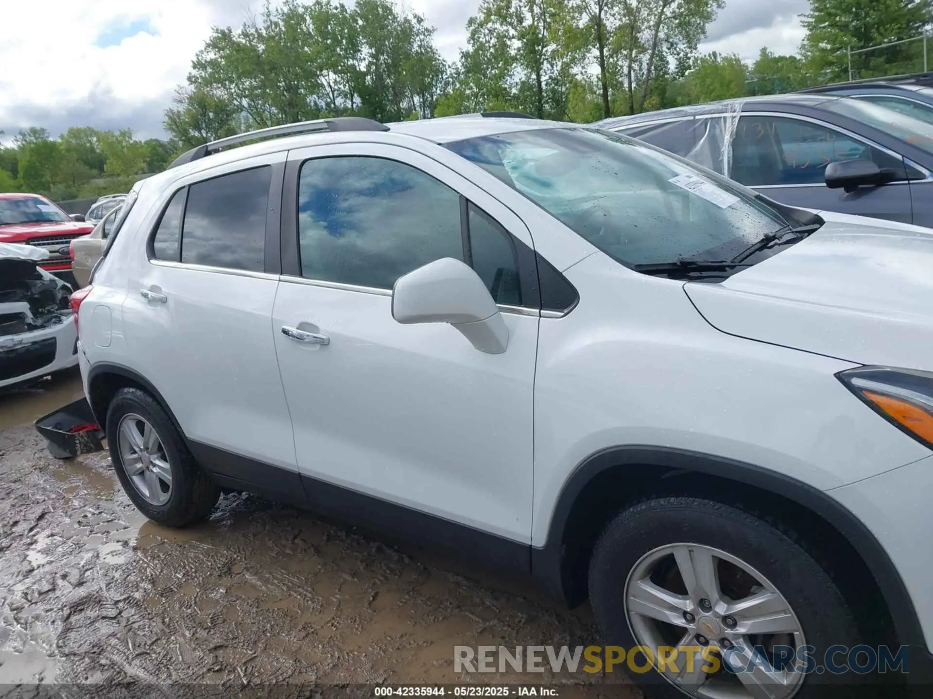 13 Photograph of a damaged car KL7CJLSB4LB069208 CHEVROLET TRAX 2020