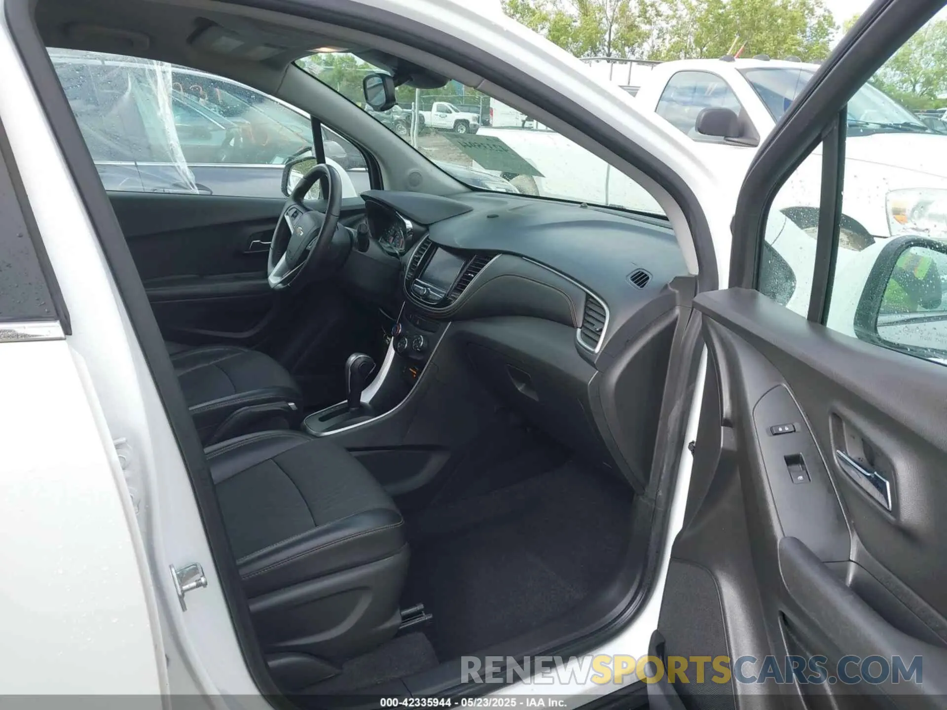 5 Photograph of a damaged car KL7CJLSB4LB069208 CHEVROLET TRAX 2020