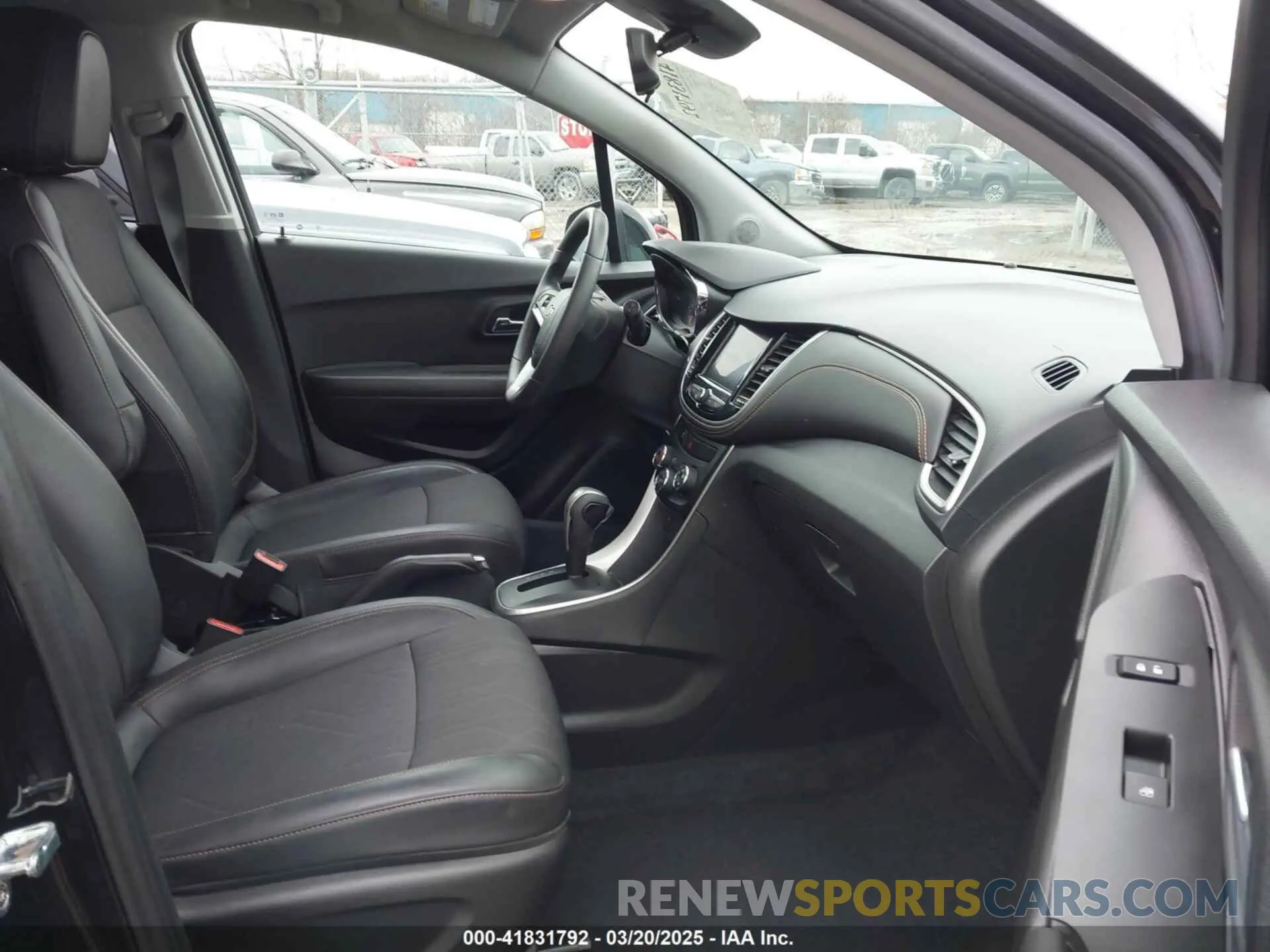 5 Photograph of a damaged car KL7CJLSB4LB092584 CHEVROLET TRAX 2020