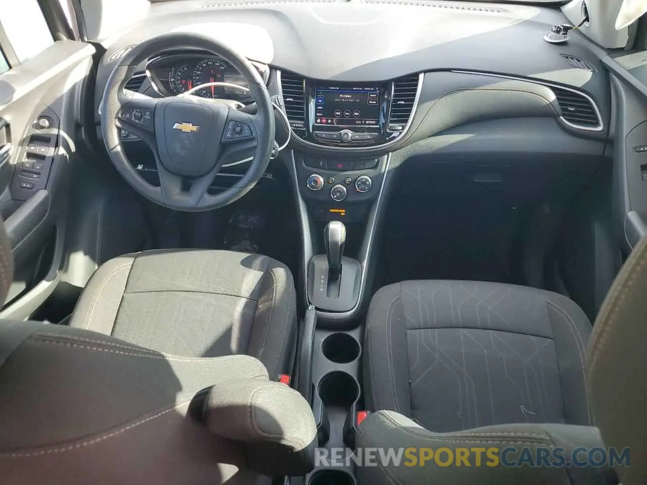 8 Photograph of a damaged car KL7CJLSB4LB339988 CHEVROLET TRAX 2020