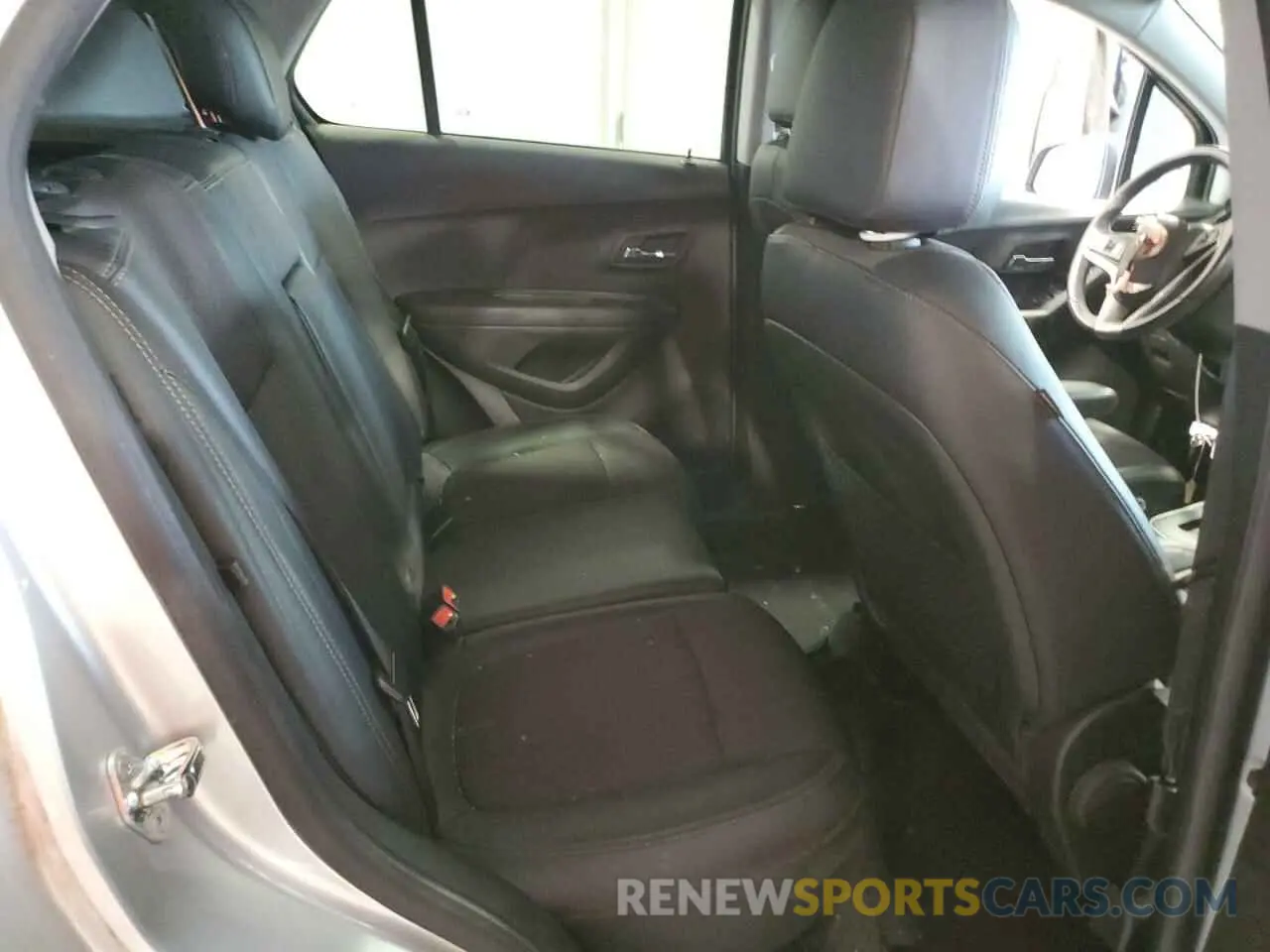 11 Photograph of a damaged car KL7CJLSB5LB017554 CHEVROLET TRAX 2020