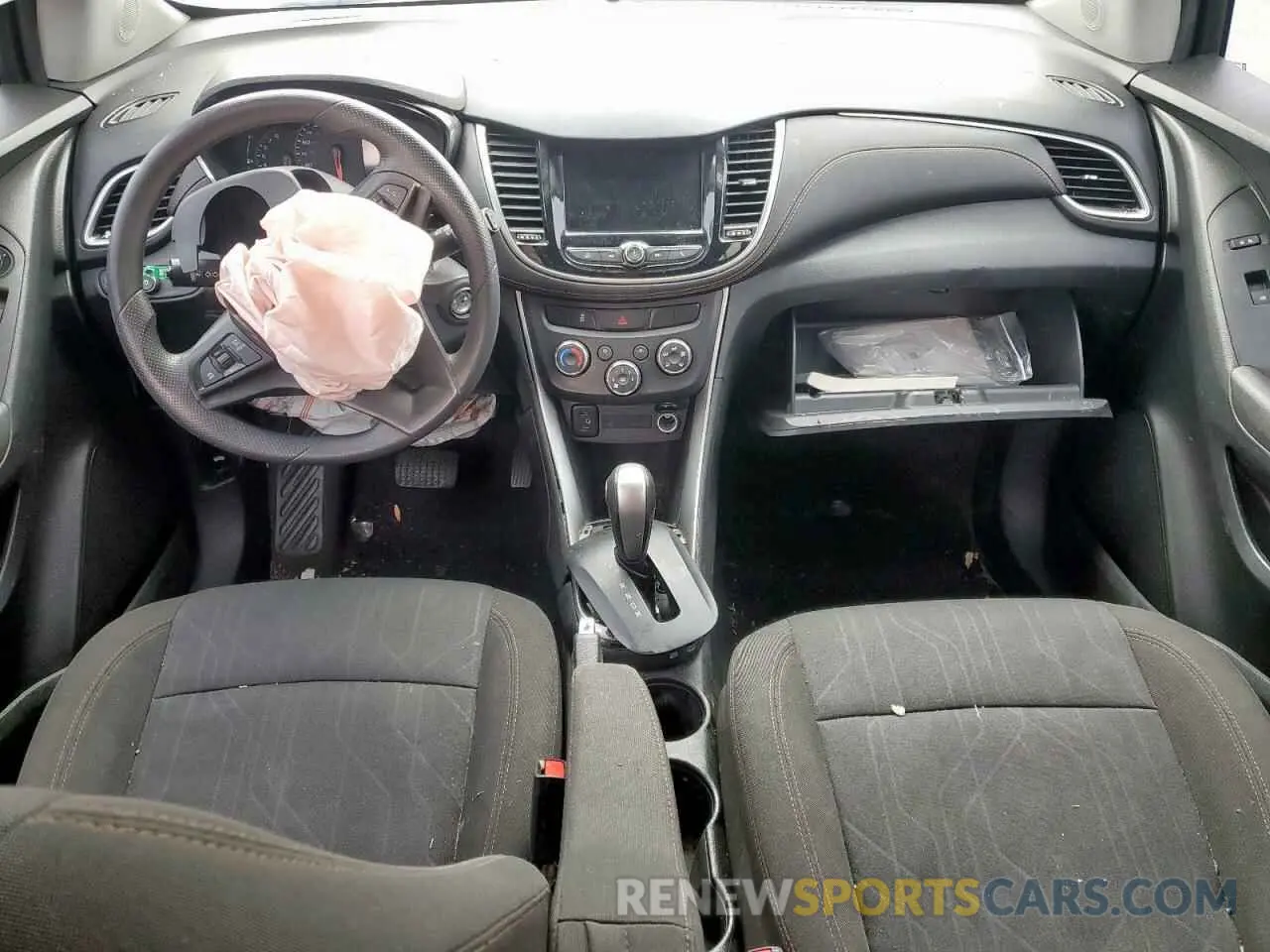 8 Photograph of a damaged car KL7CJLSB5LB322407 CHEVROLET TRAX 2020