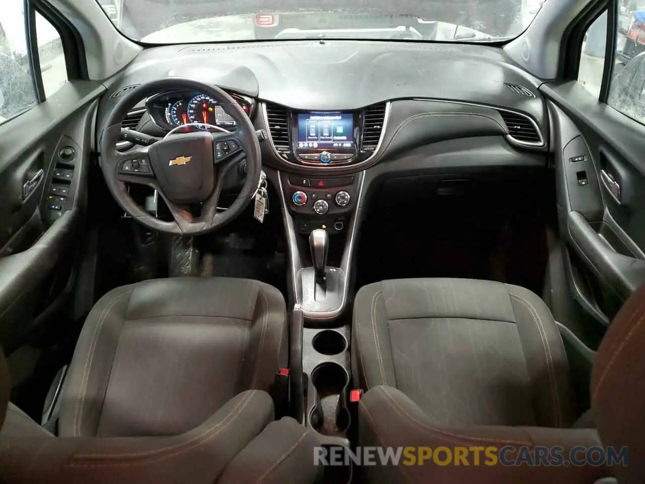 8 Photograph of a damaged car KL7CJLSB5LB334573 CHEVROLET TRAX 2020