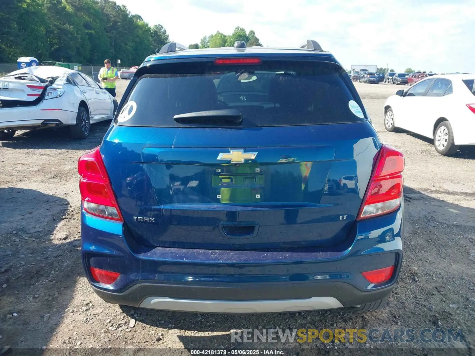 17 Photograph of a damaged car KL7CJLSB5LB337747 CHEVROLET TRAX 2020