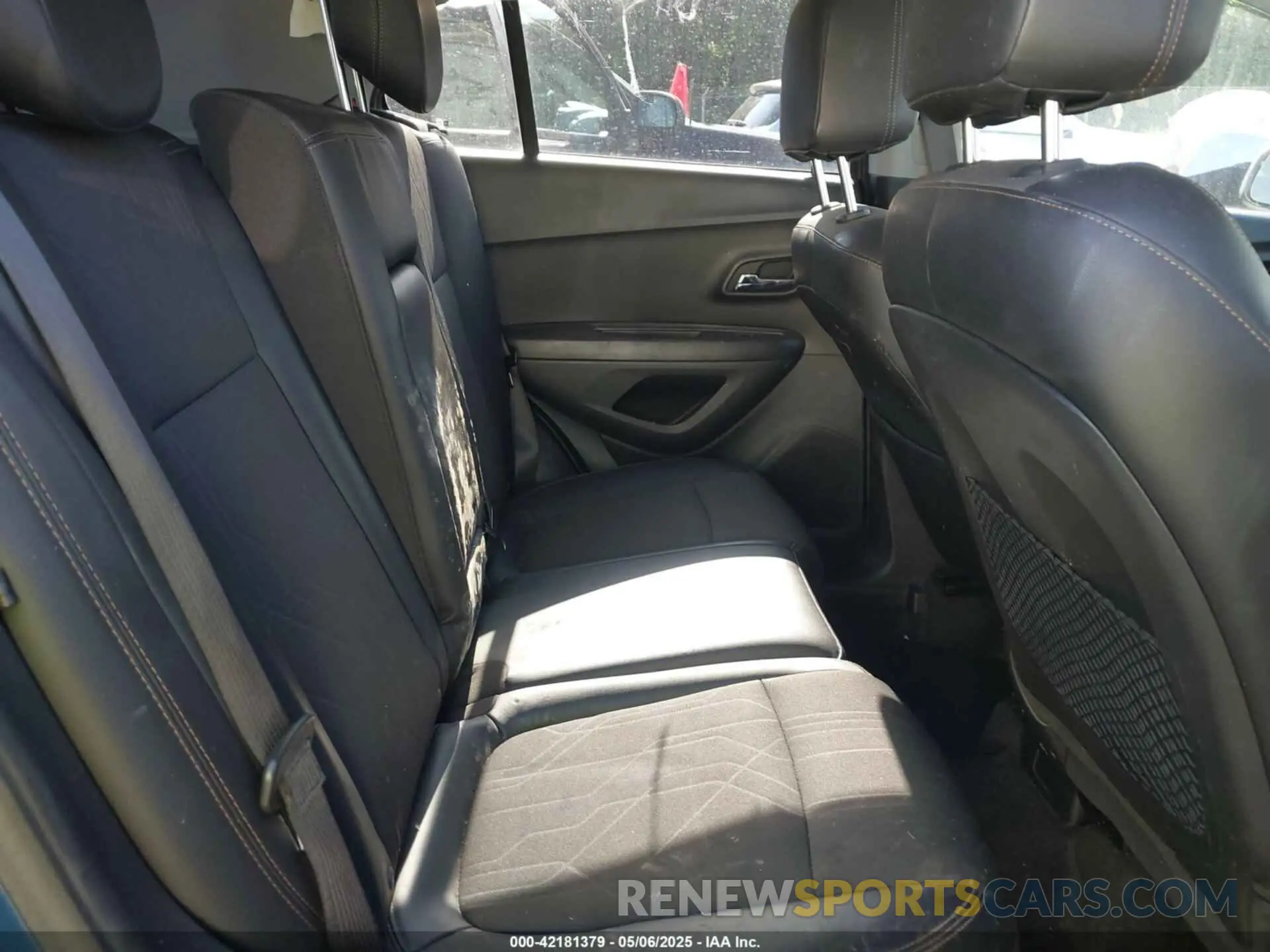 8 Photograph of a damaged car KL7CJLSB5LB337747 CHEVROLET TRAX 2020