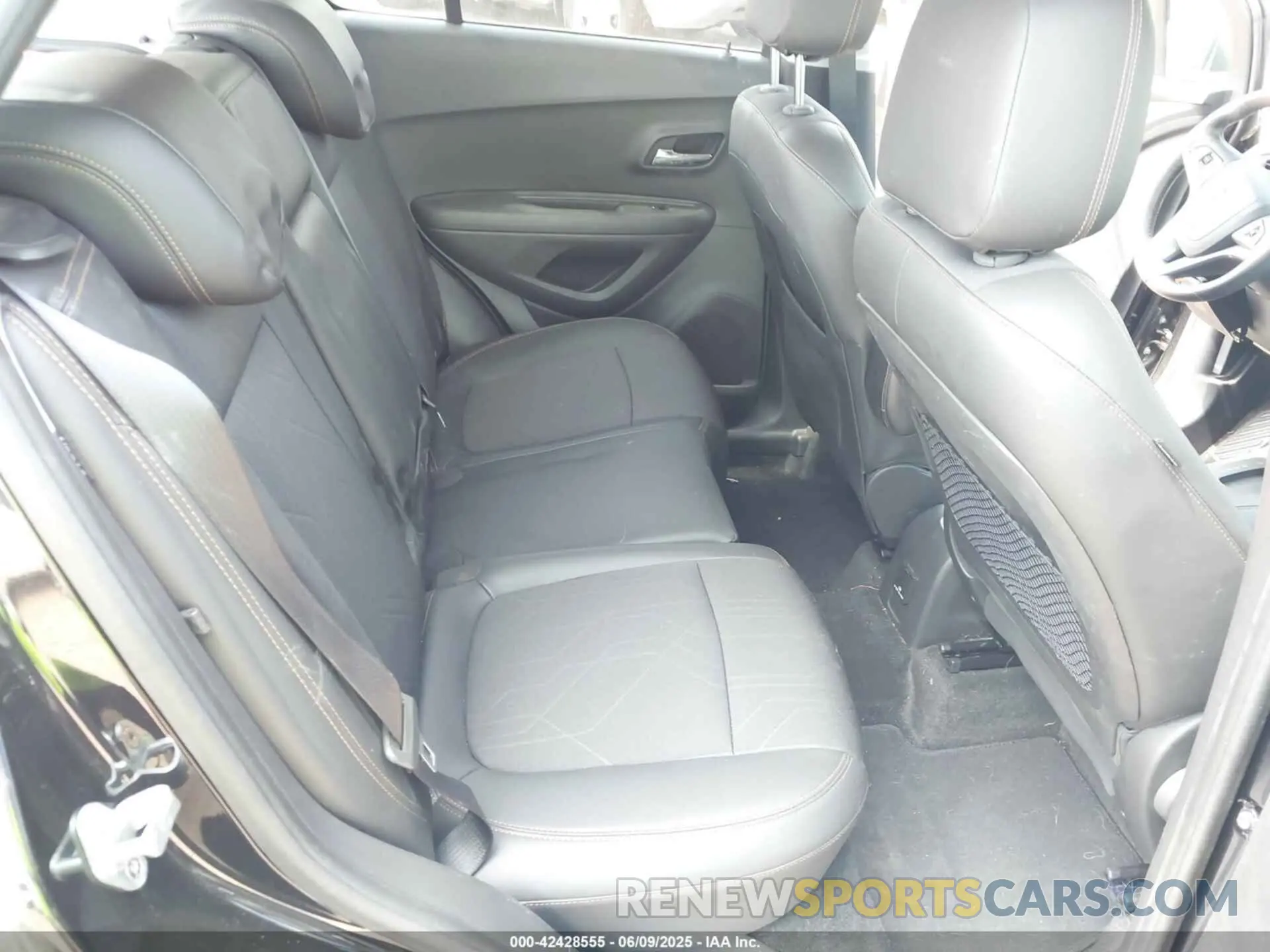 8 Photograph of a damaged car KL7CJLSB6LB007664 CHEVROLET TRAX 2020
