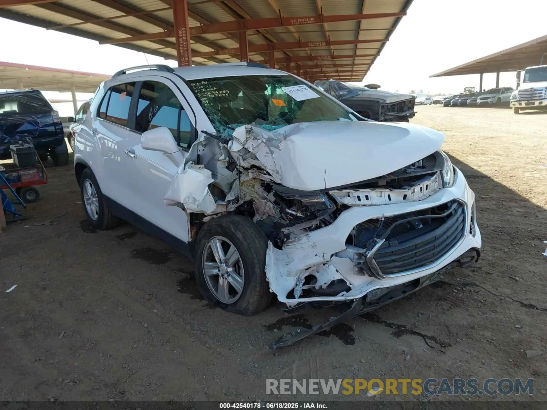 1 Photograph of a damaged car KL7CJLSB6LB008877 CHEVROLET TRAX 2020