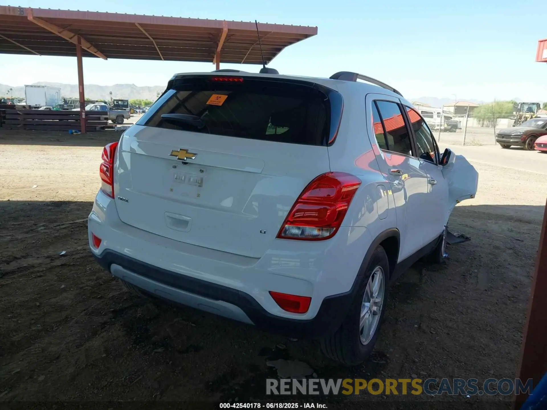 4 Photograph of a damaged car KL7CJLSB6LB008877 CHEVROLET TRAX 2020