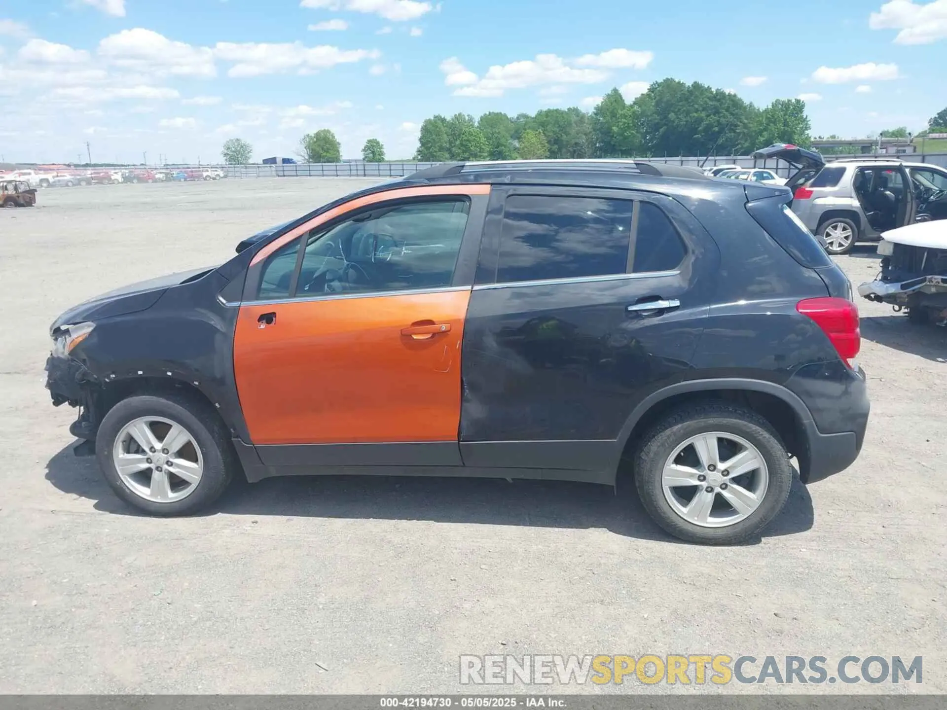 14 Photograph of a damaged car KL7CJLSB6LB014470 CHEVROLET TRAX 2020