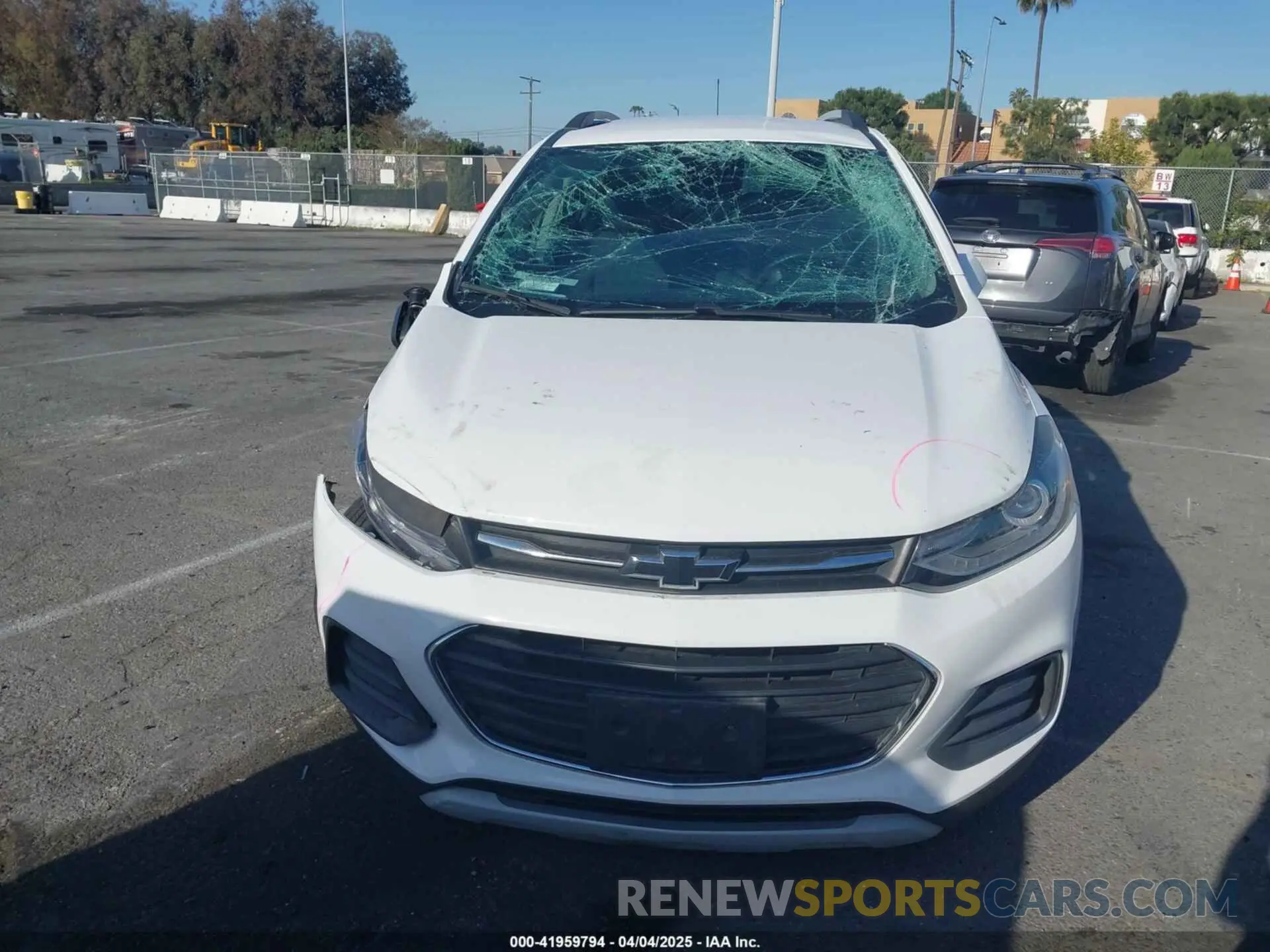 12 Photograph of a damaged car KL7CJLSB6LB325915 CHEVROLET TRAX 2020