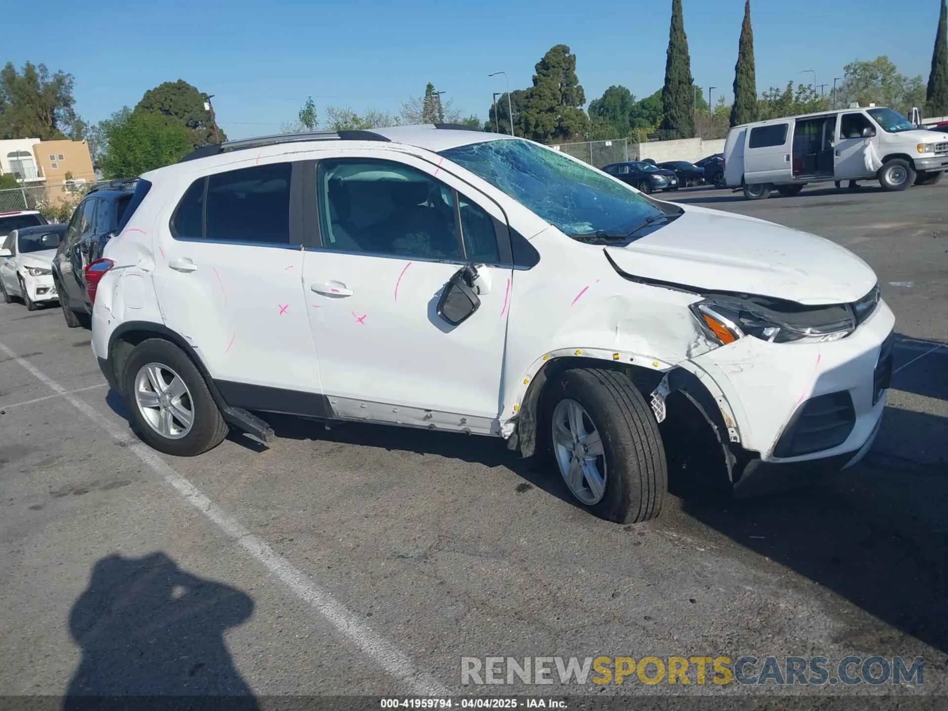 13 Photograph of a damaged car KL7CJLSB6LB325915 CHEVROLET TRAX 2020