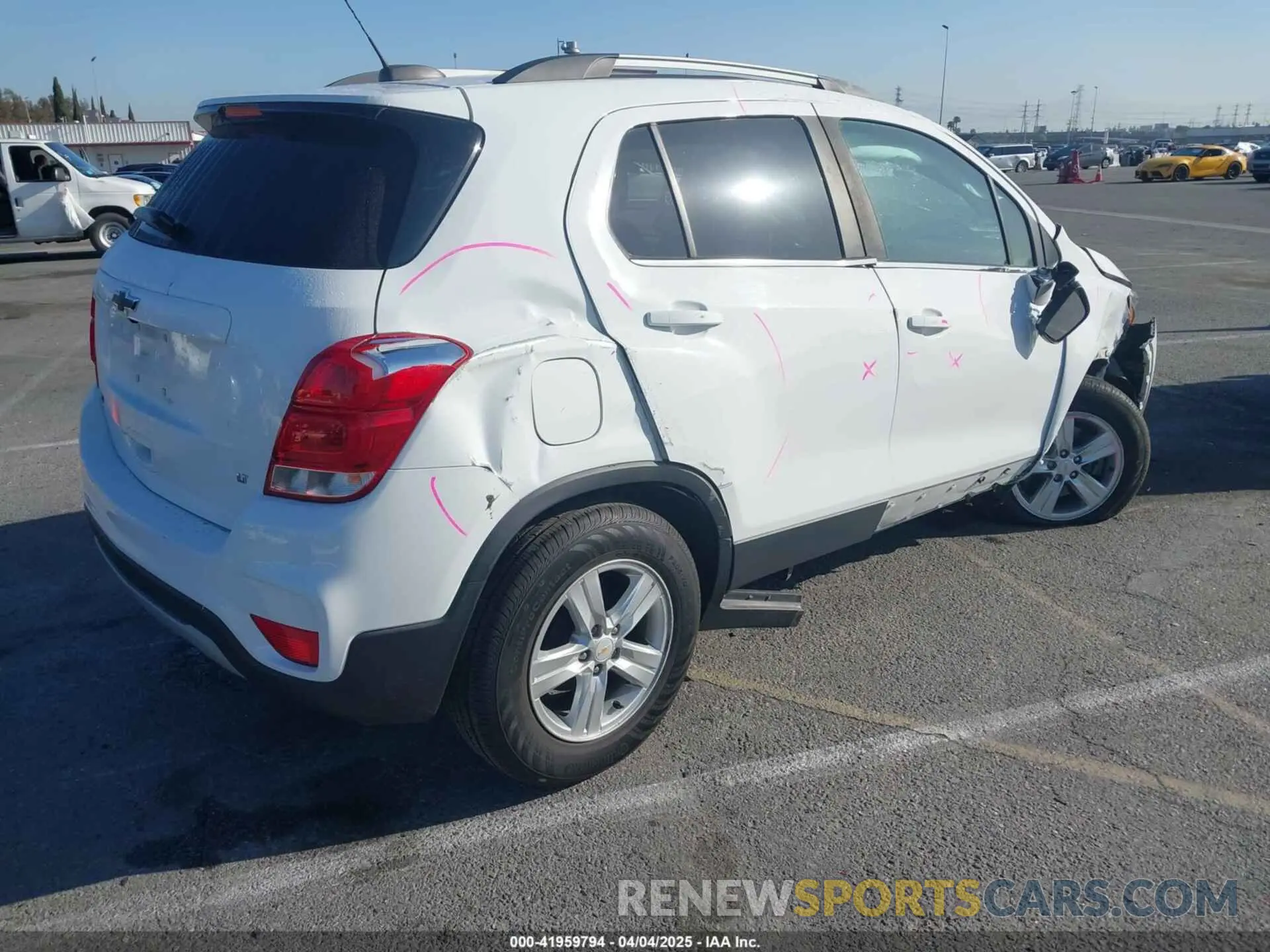 4 Photograph of a damaged car KL7CJLSB6LB325915 CHEVROLET TRAX 2020