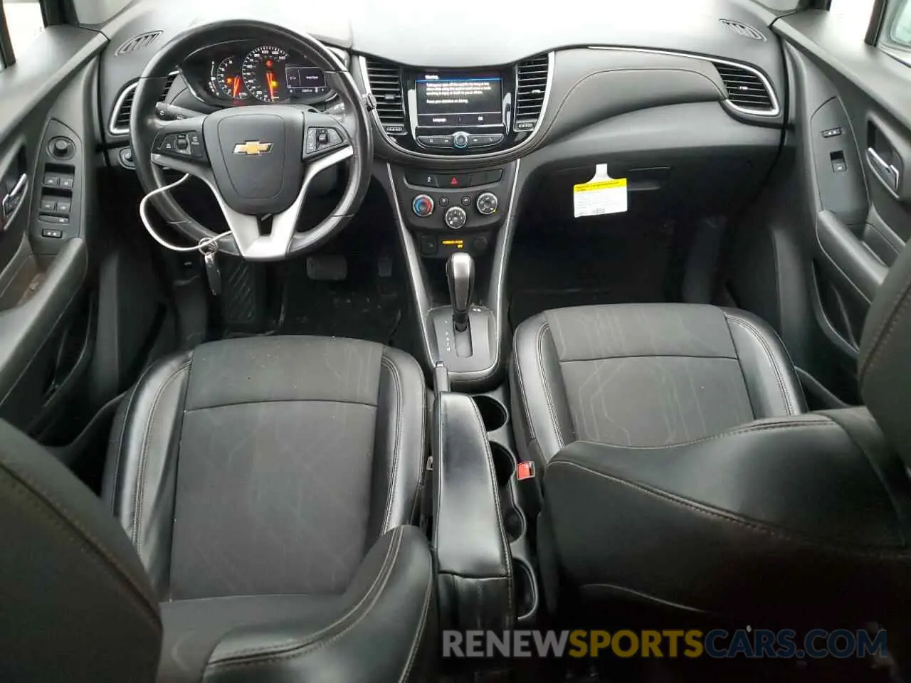 8 Photograph of a damaged car KL7CJLSB7LB029110 CHEVROLET TRAX 2020