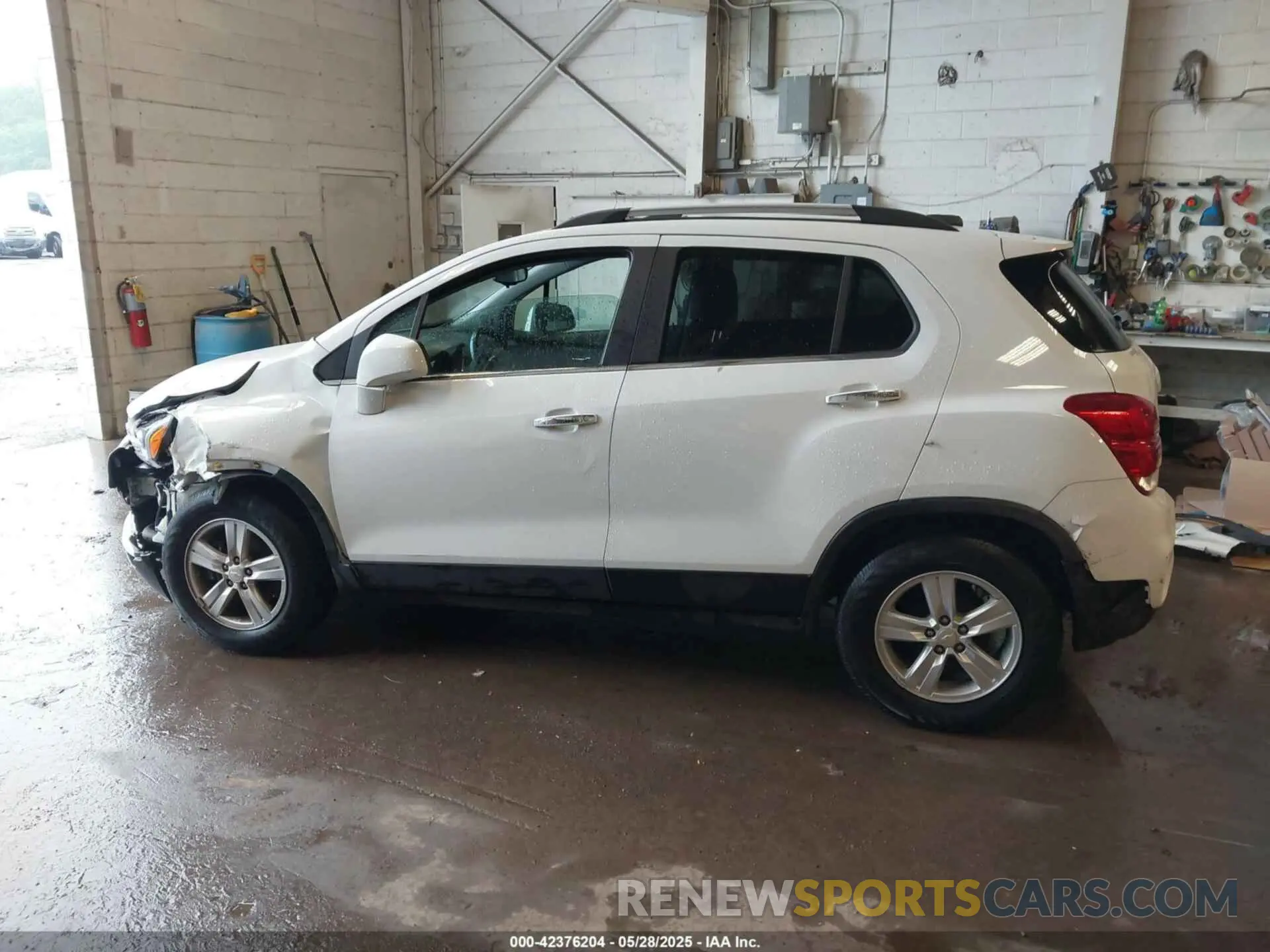 14 Photograph of a damaged car KL7CJLSB7LB069297 CHEVROLET TRAX 2020