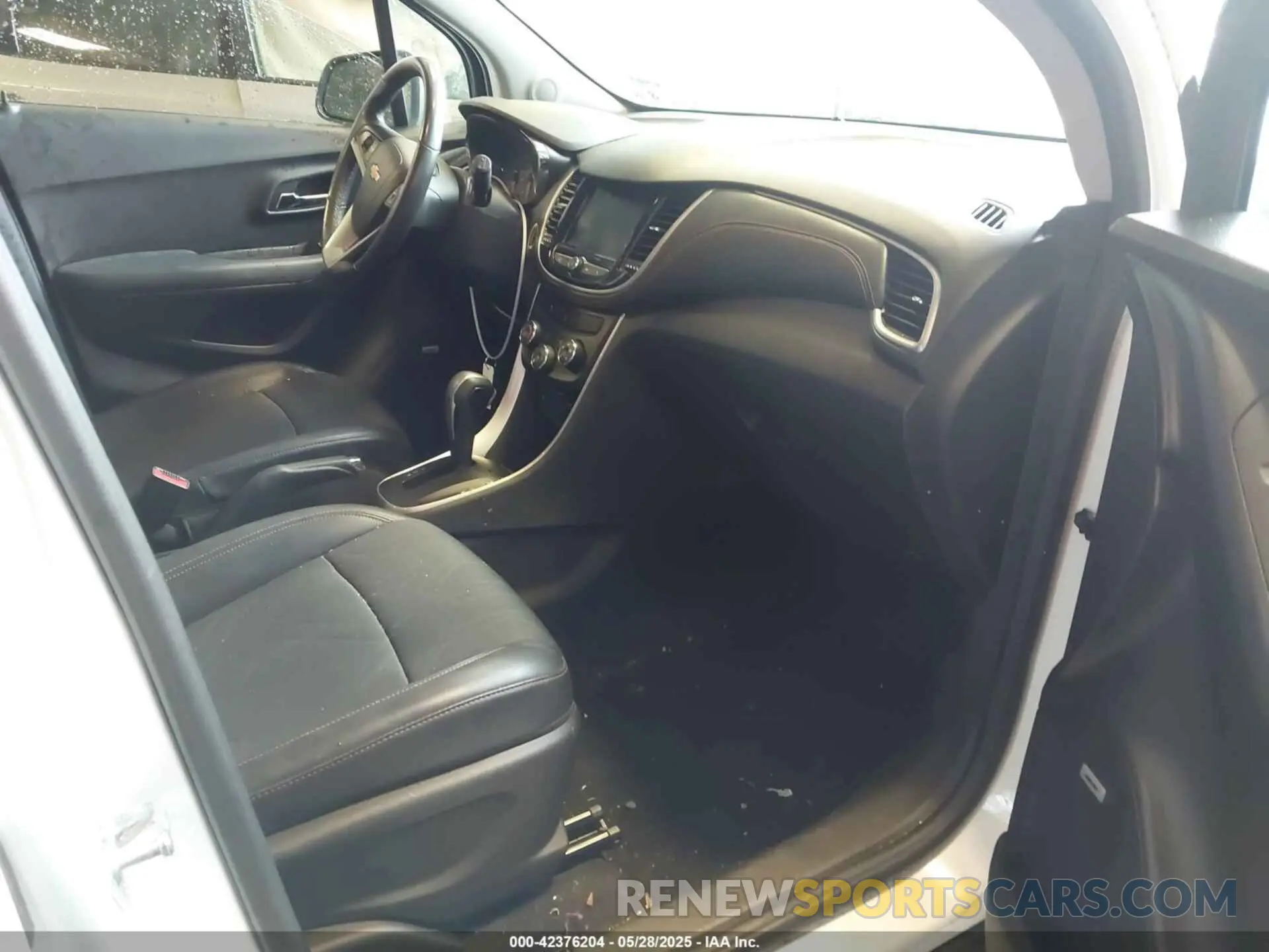 5 Photograph of a damaged car KL7CJLSB7LB069297 CHEVROLET TRAX 2020