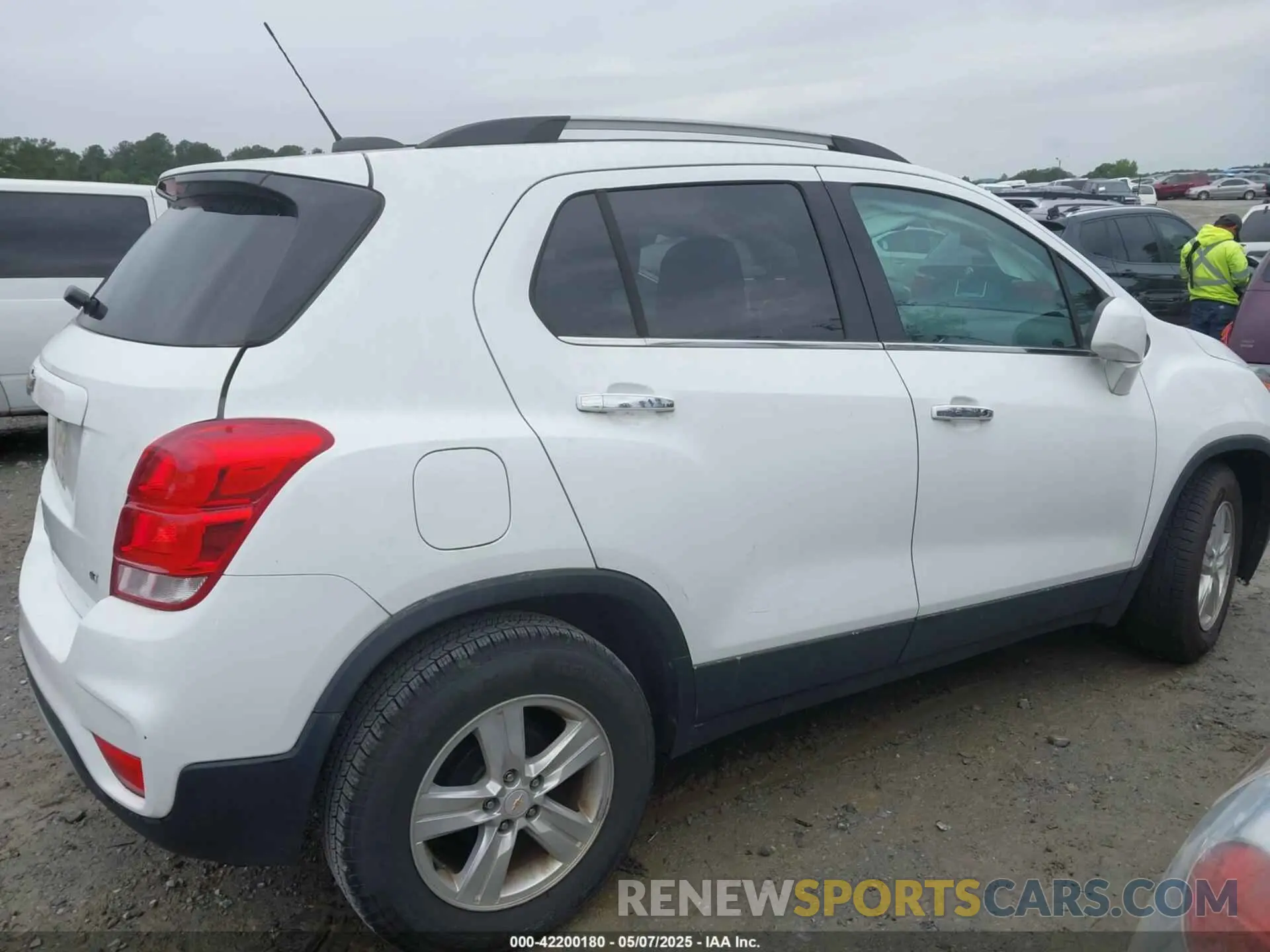 12 Photograph of a damaged car KL7CJLSB7LB075309 CHEVROLET TRAX 2020