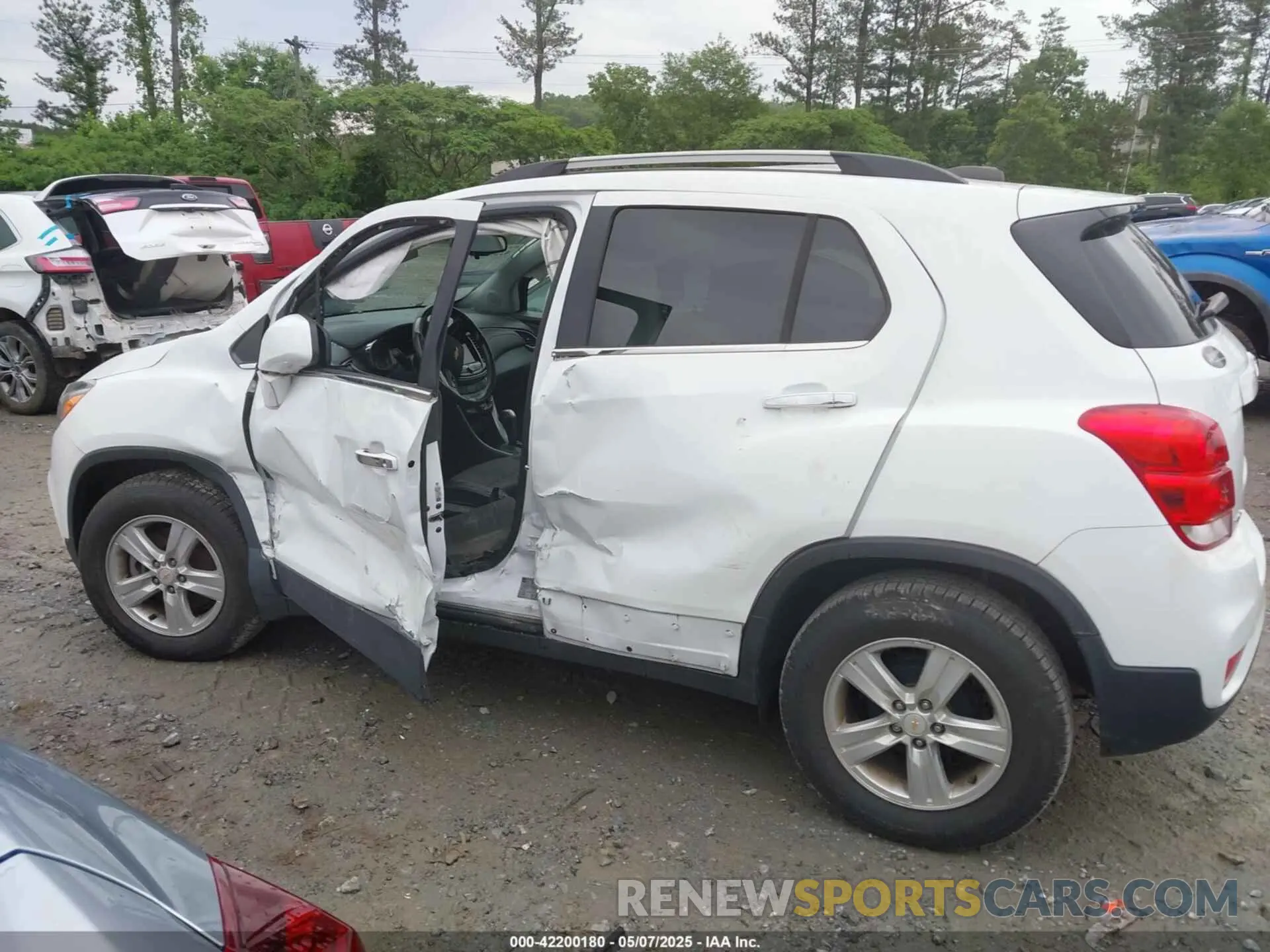 13 Photograph of a damaged car KL7CJLSB7LB075309 CHEVROLET TRAX 2020