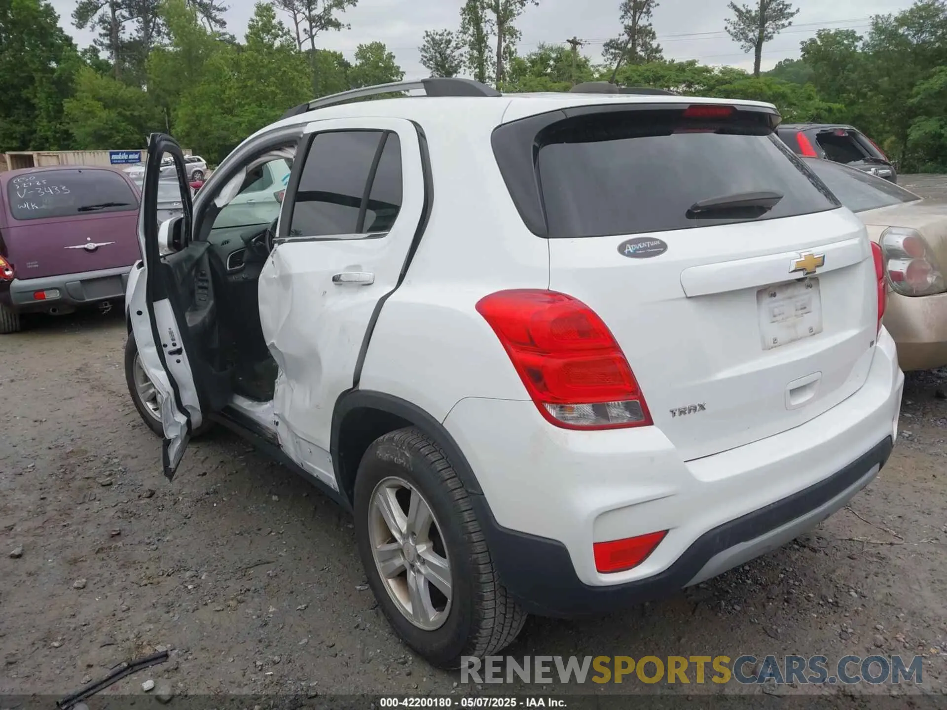 3 Photograph of a damaged car KL7CJLSB7LB075309 CHEVROLET TRAX 2020
