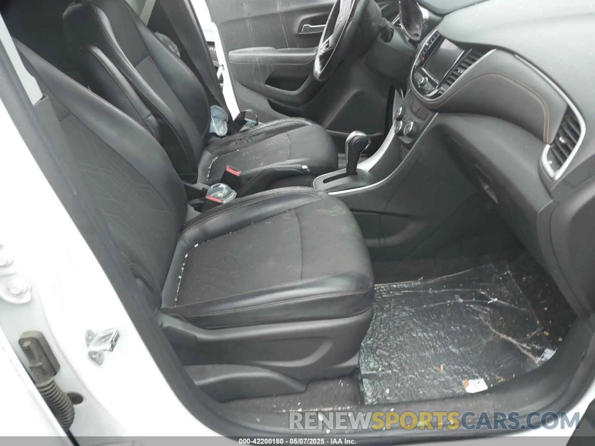 5 Photograph of a damaged car KL7CJLSB7LB075309 CHEVROLET TRAX 2020
