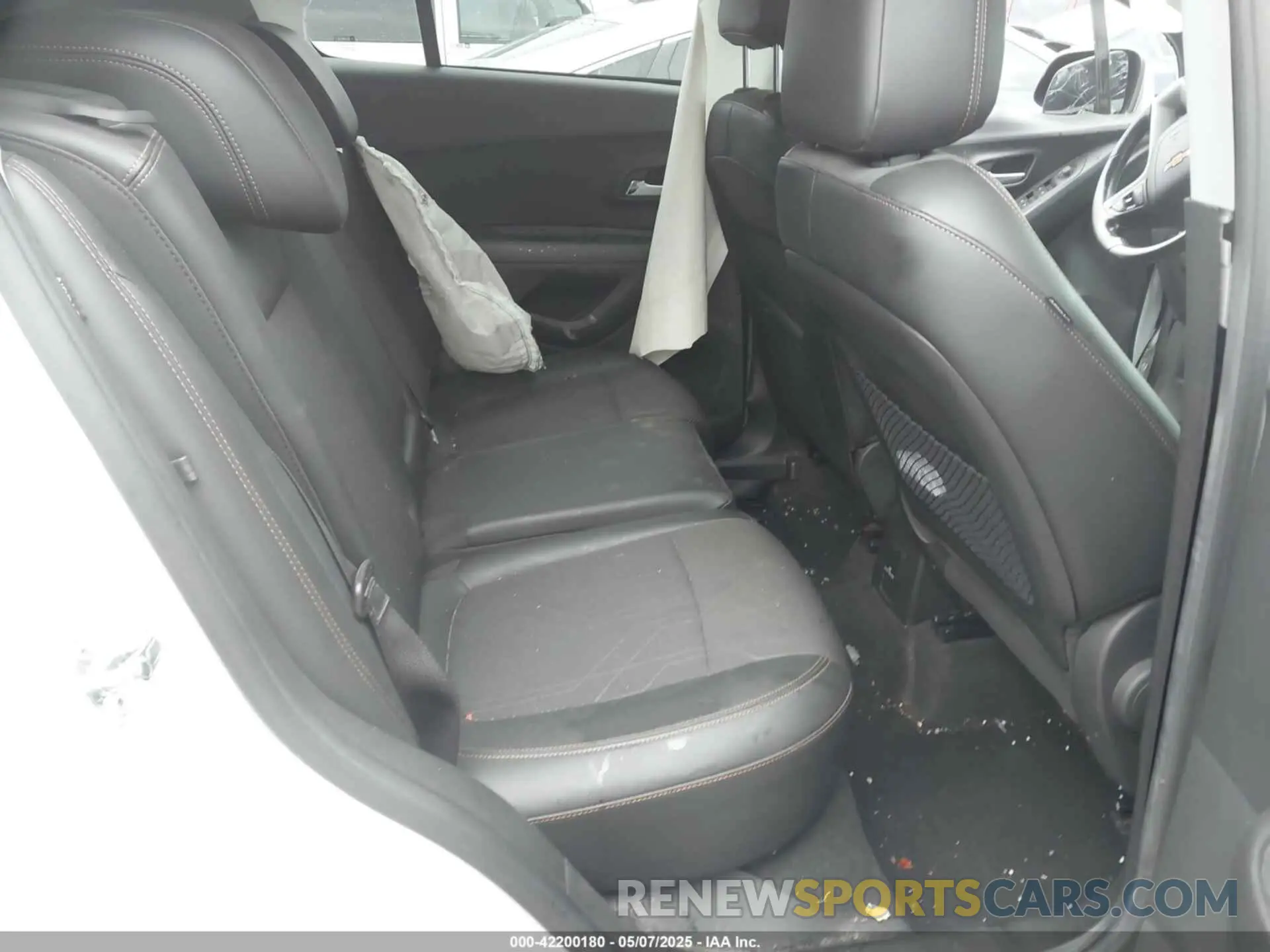 8 Photograph of a damaged car KL7CJLSB7LB075309 CHEVROLET TRAX 2020