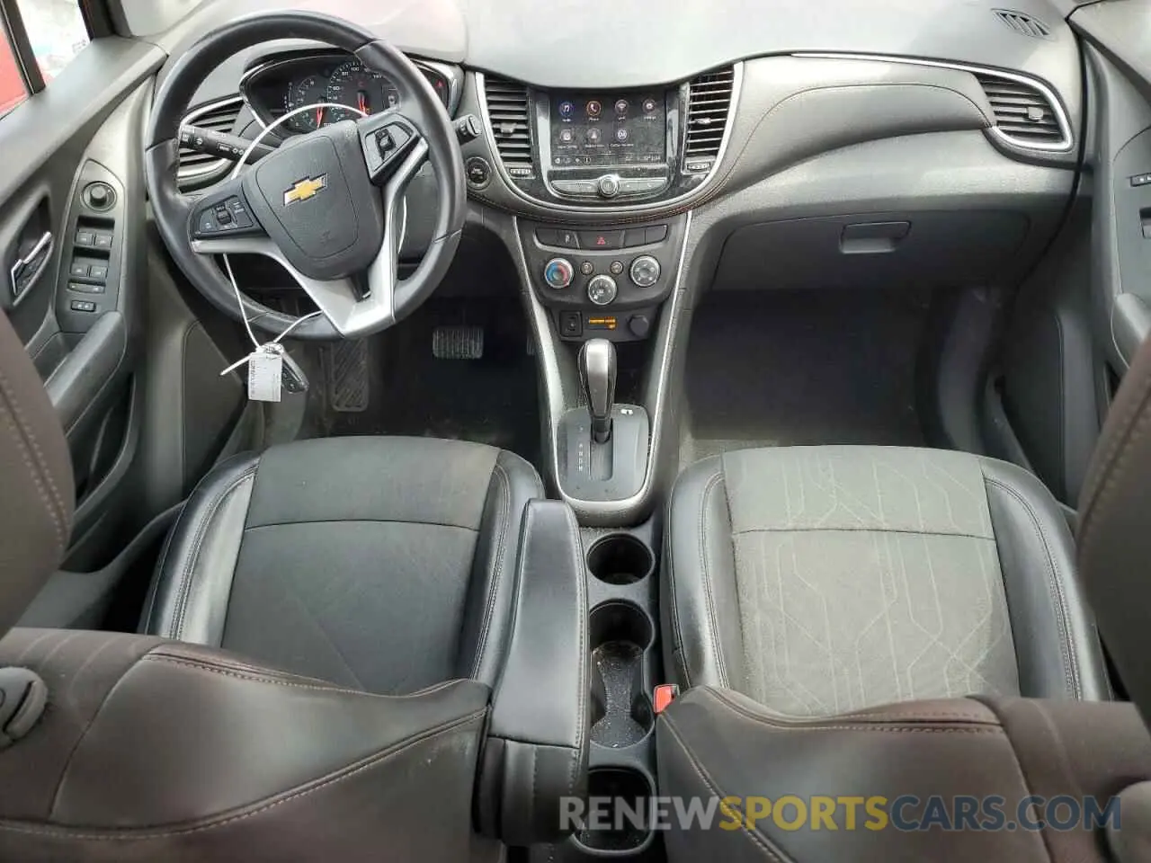 8 Photograph of a damaged car KL7CJLSB7LB338818 CHEVROLET TRAX 2020