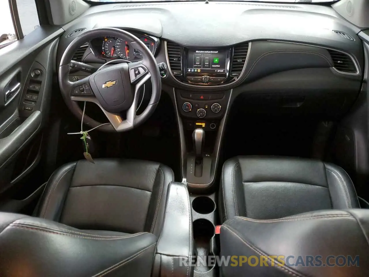 8 Photograph of a damaged car KL7CJLSB7LB350600 CHEVROLET TRAX 2020