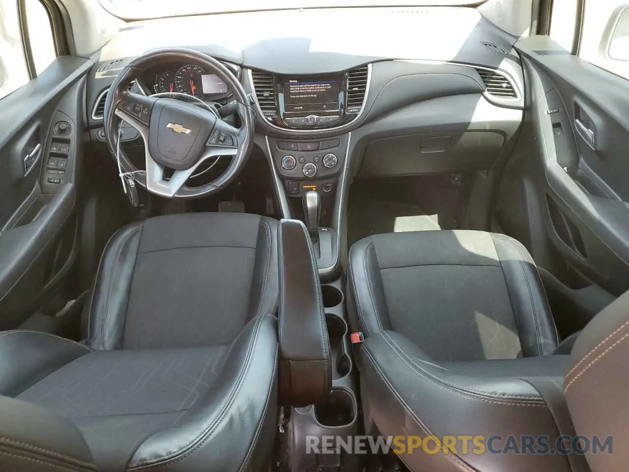 8 Photograph of a damaged car KL7CJLSB8LB040892 CHEVROLET TRAX 2020