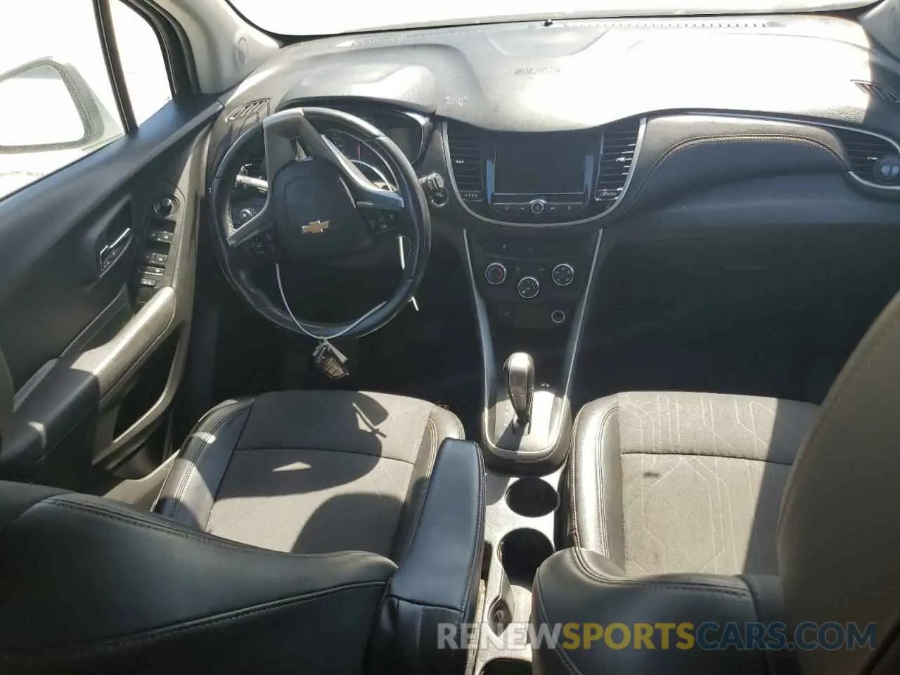 8 Photograph of a damaged car KL7CJLSB8LB058390 CHEVROLET TRAX 2020
