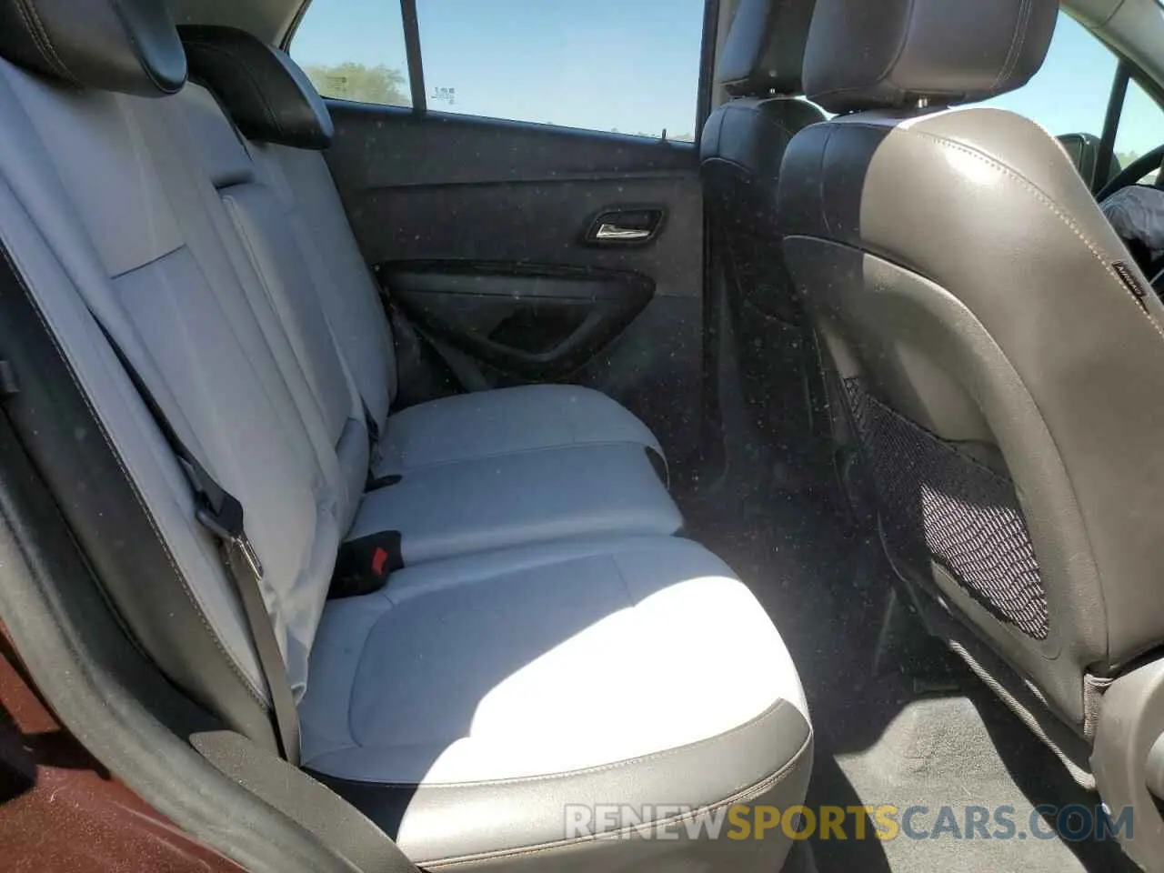 11 Photograph of a damaged car KL7CJLSB8LB353733 CHEVROLET TRAX 2020