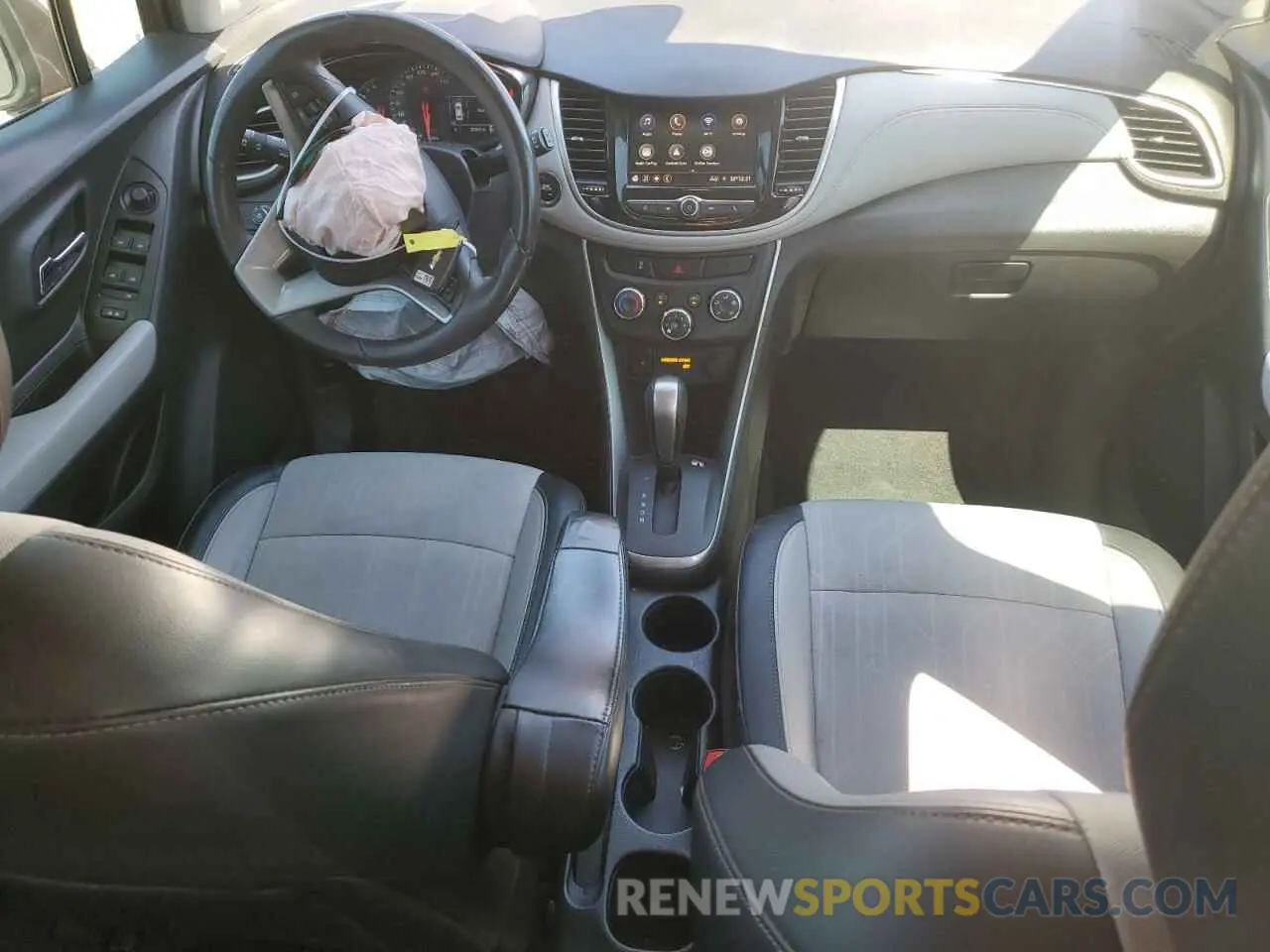 8 Photograph of a damaged car KL7CJLSB8LB353733 CHEVROLET TRAX 2020