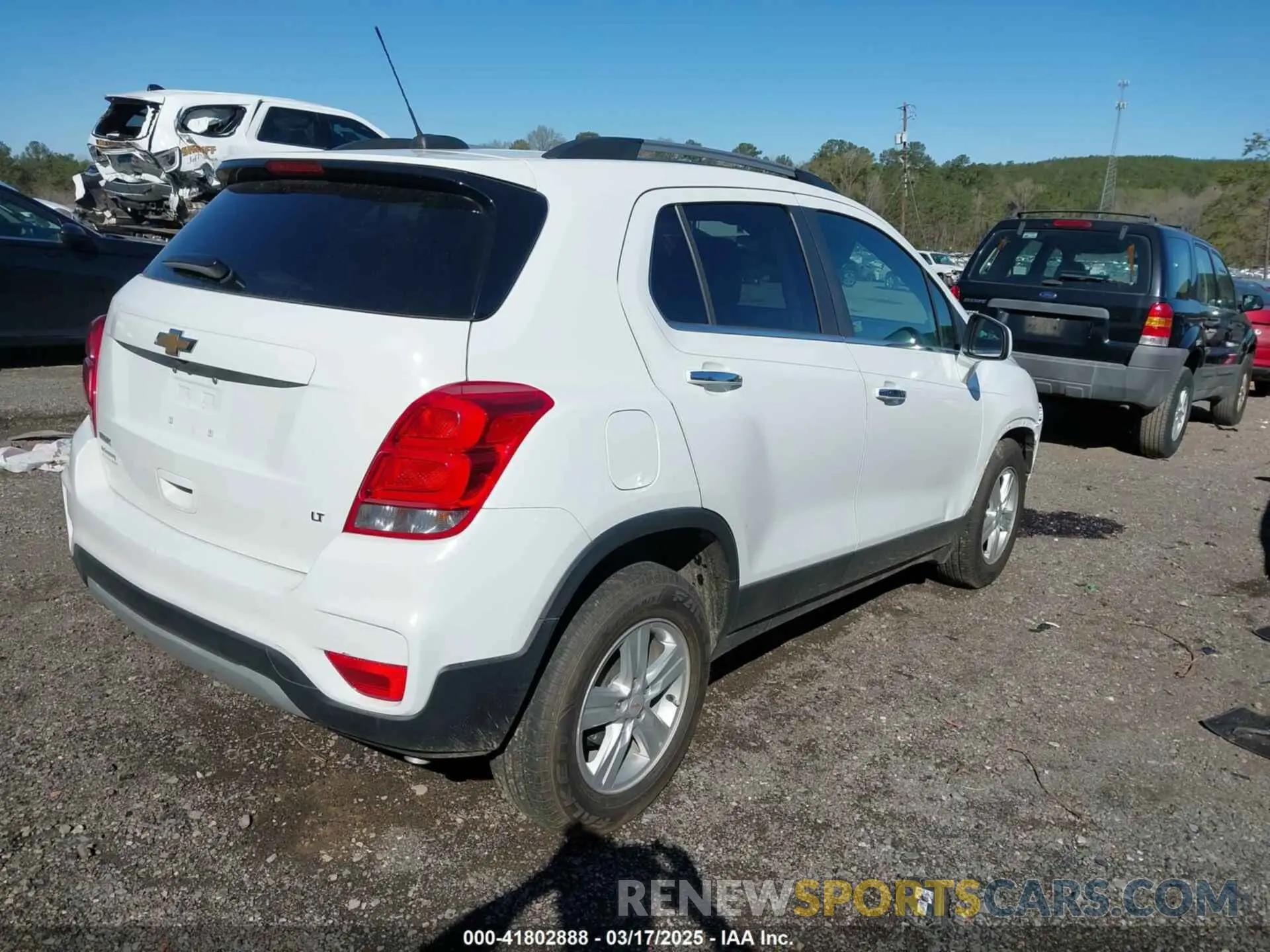 4 Photograph of a damaged car KL7CJLSB9LB005813 CHEVROLET TRAX 2020